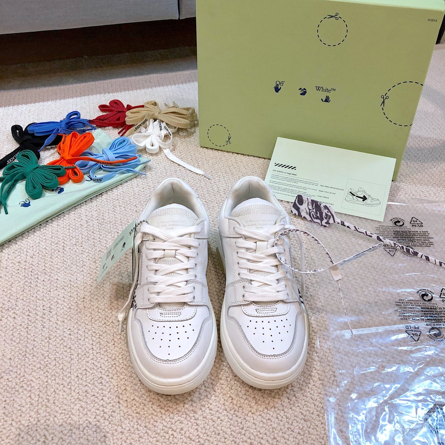 왕삼촌 / 오프화이트 스니커즈