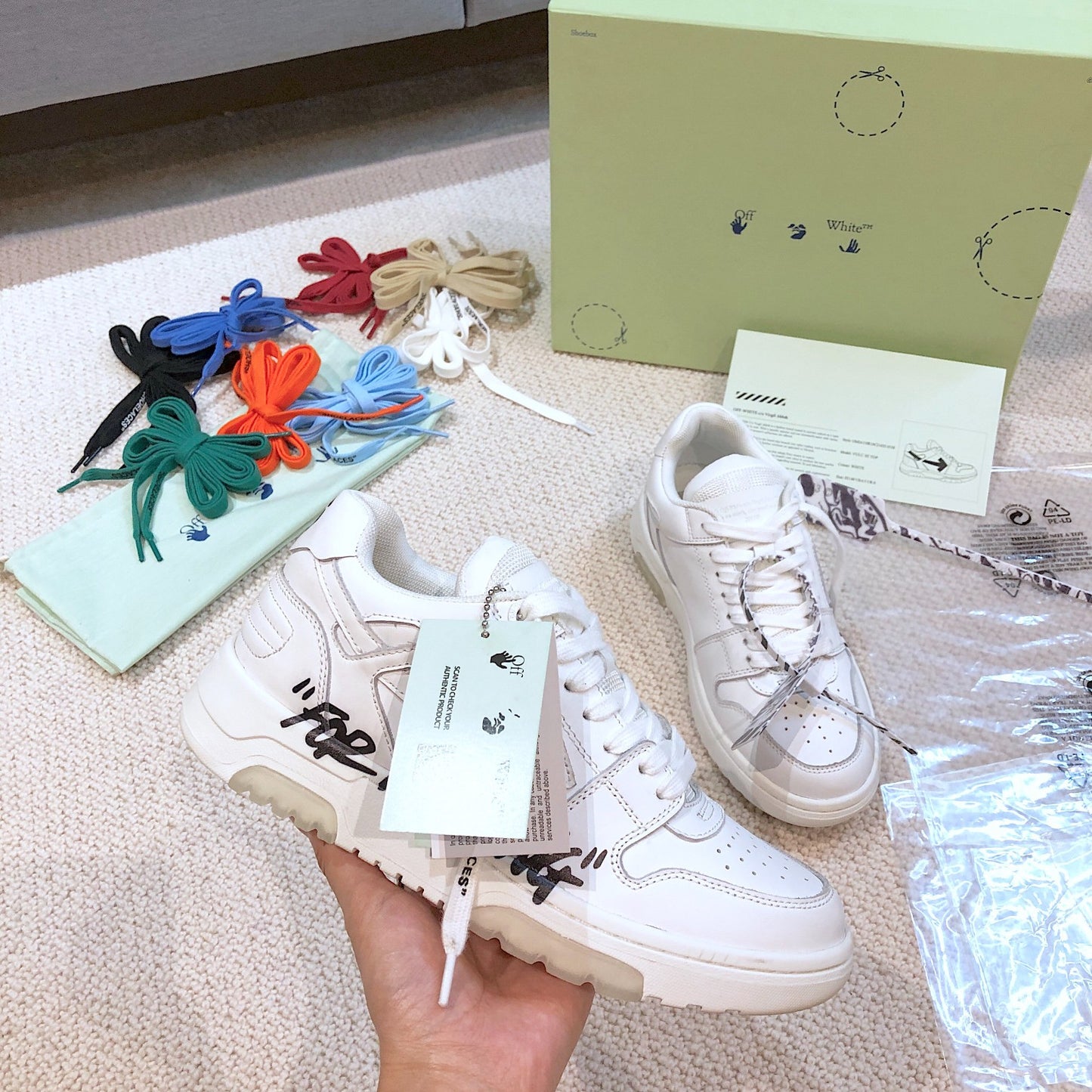 왕삼촌 / 오프화이트 스니커즈