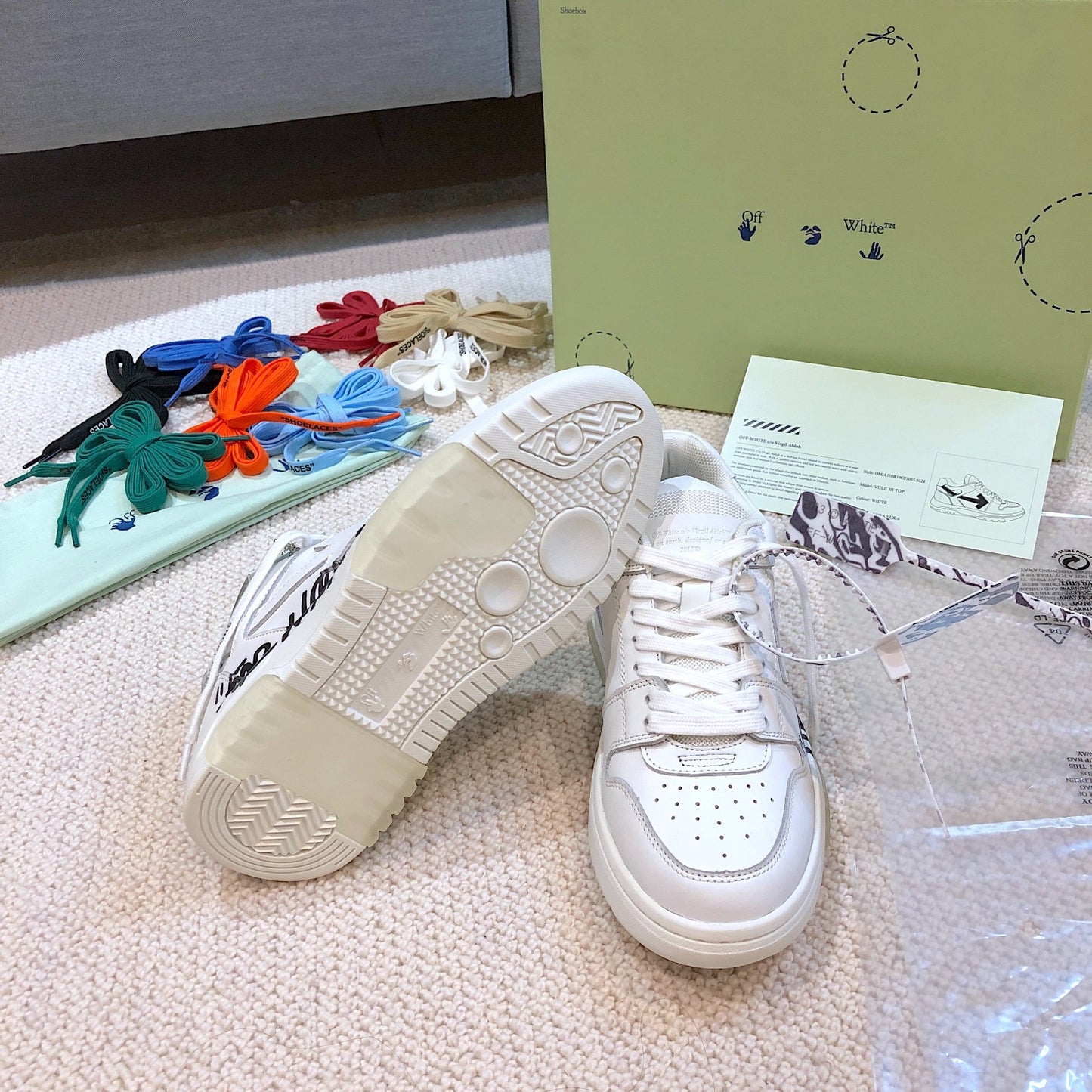왕삼촌 / 오프화이트 스니커즈