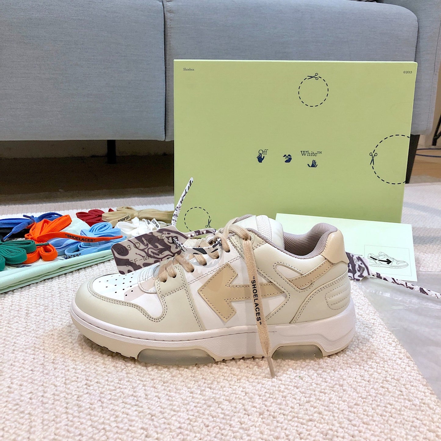 왕삼촌 / 오프화이트 스니커즈