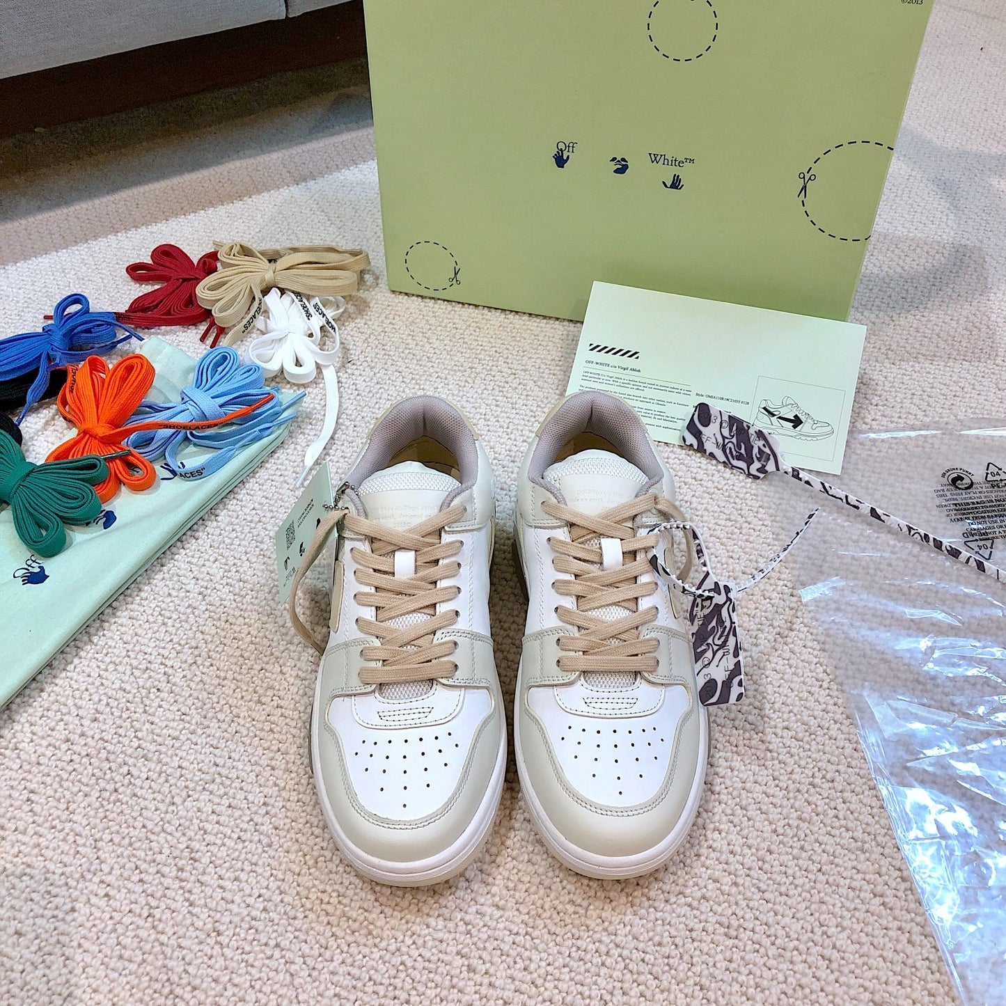 왕삼촌 / 오프화이트 스니커즈