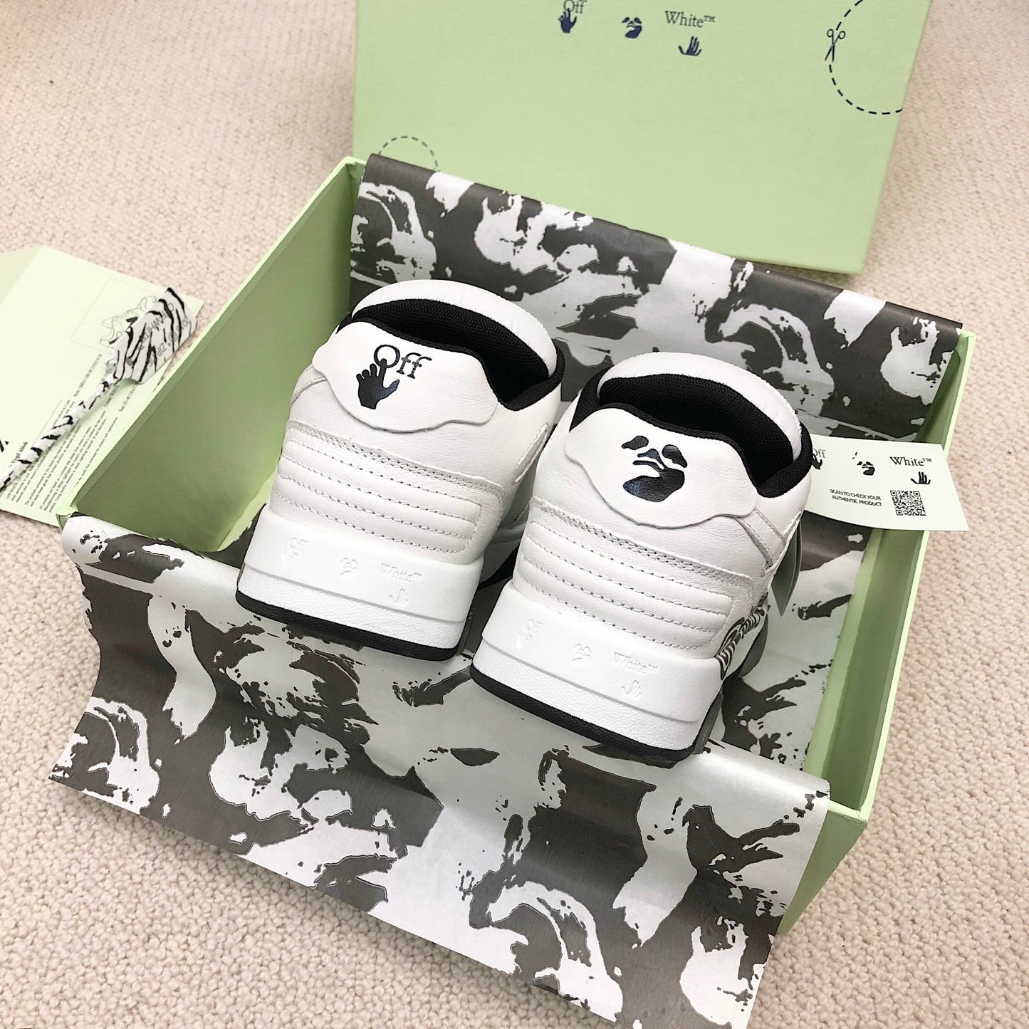 왕삼촌 / 오프화이트 운동화