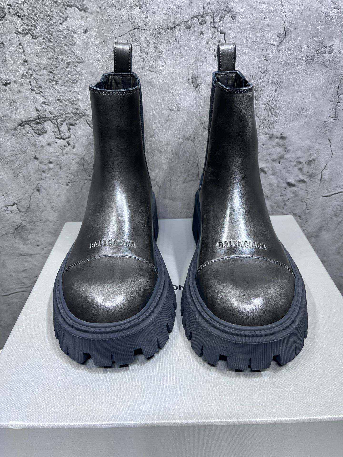 빙 / BALENCIAGA 발렌시아가 빅토 마틴 부츠, 사사프라 컬러 디스트레스드 레트로 엘라스틱 부츠