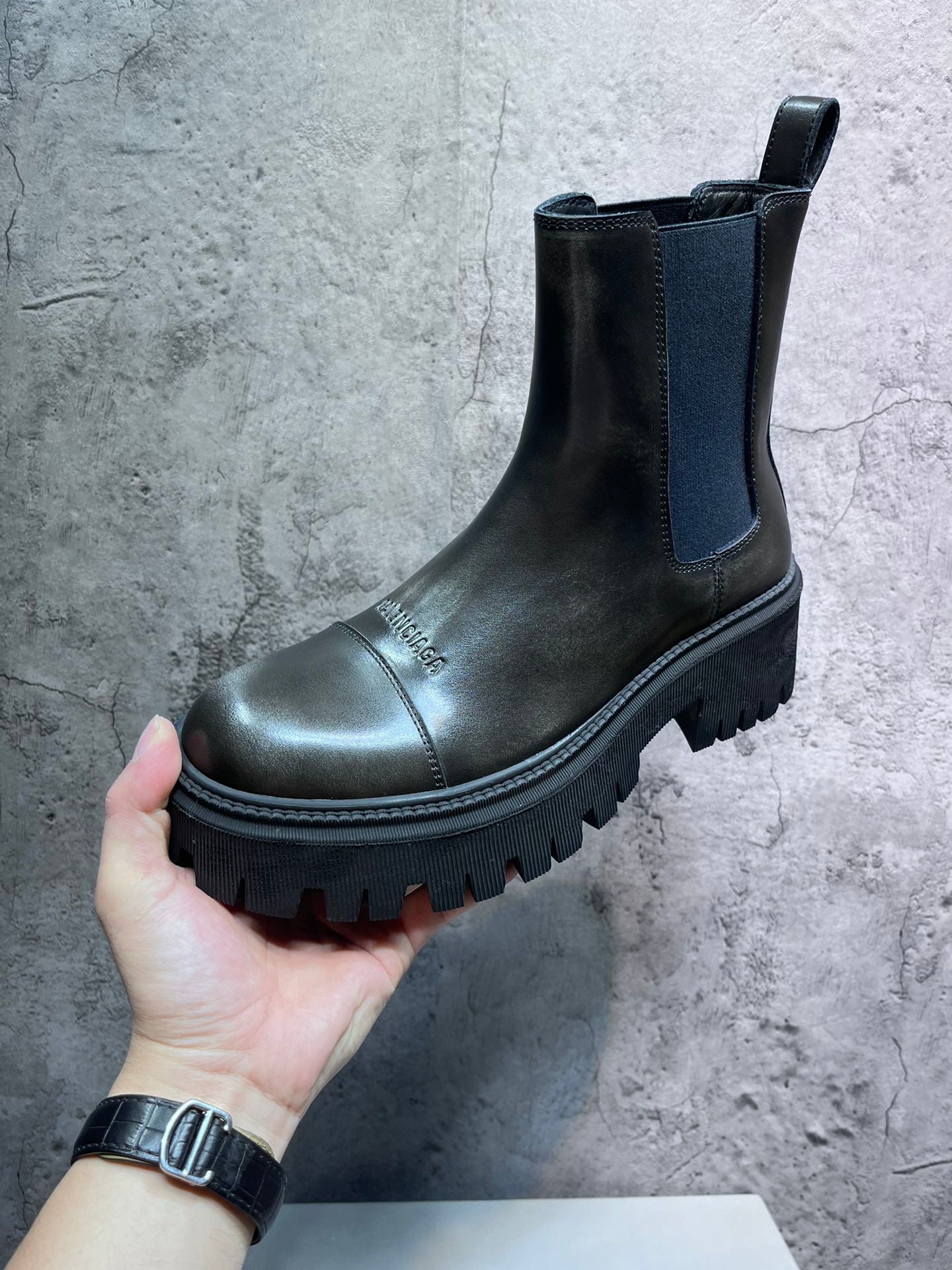 빙 / BALENCIAGA 발렌시아가 빅토 마틴 부츠, 사사프라 컬러 디스트레스드 레트로 엘라스틱 부츠