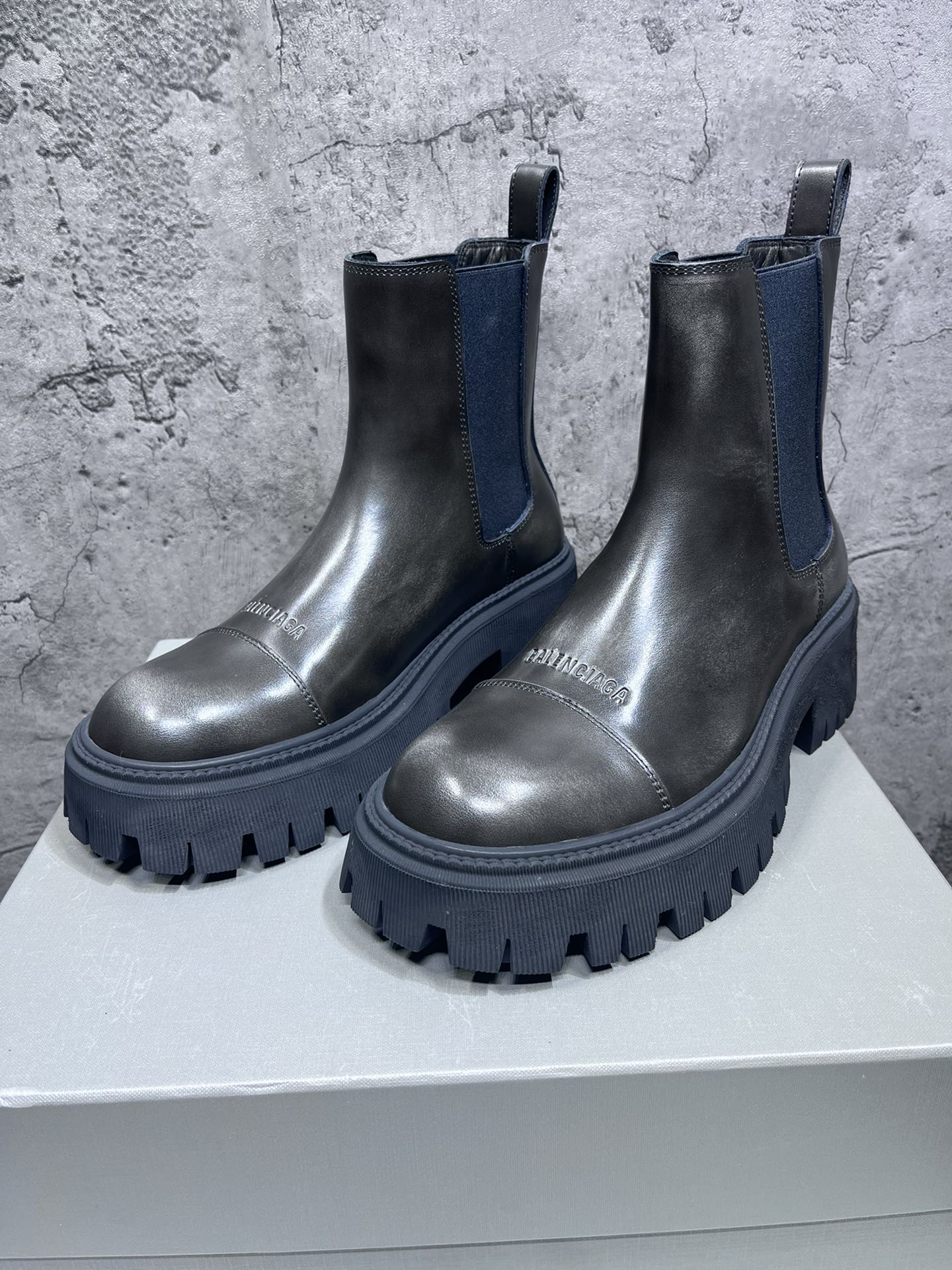 빙 / BALENCIAGA 발렌시아가 빅토 마틴 부츠, 사사프라 컬러 디스트레스드 레트로 엘라스틱 부츠
