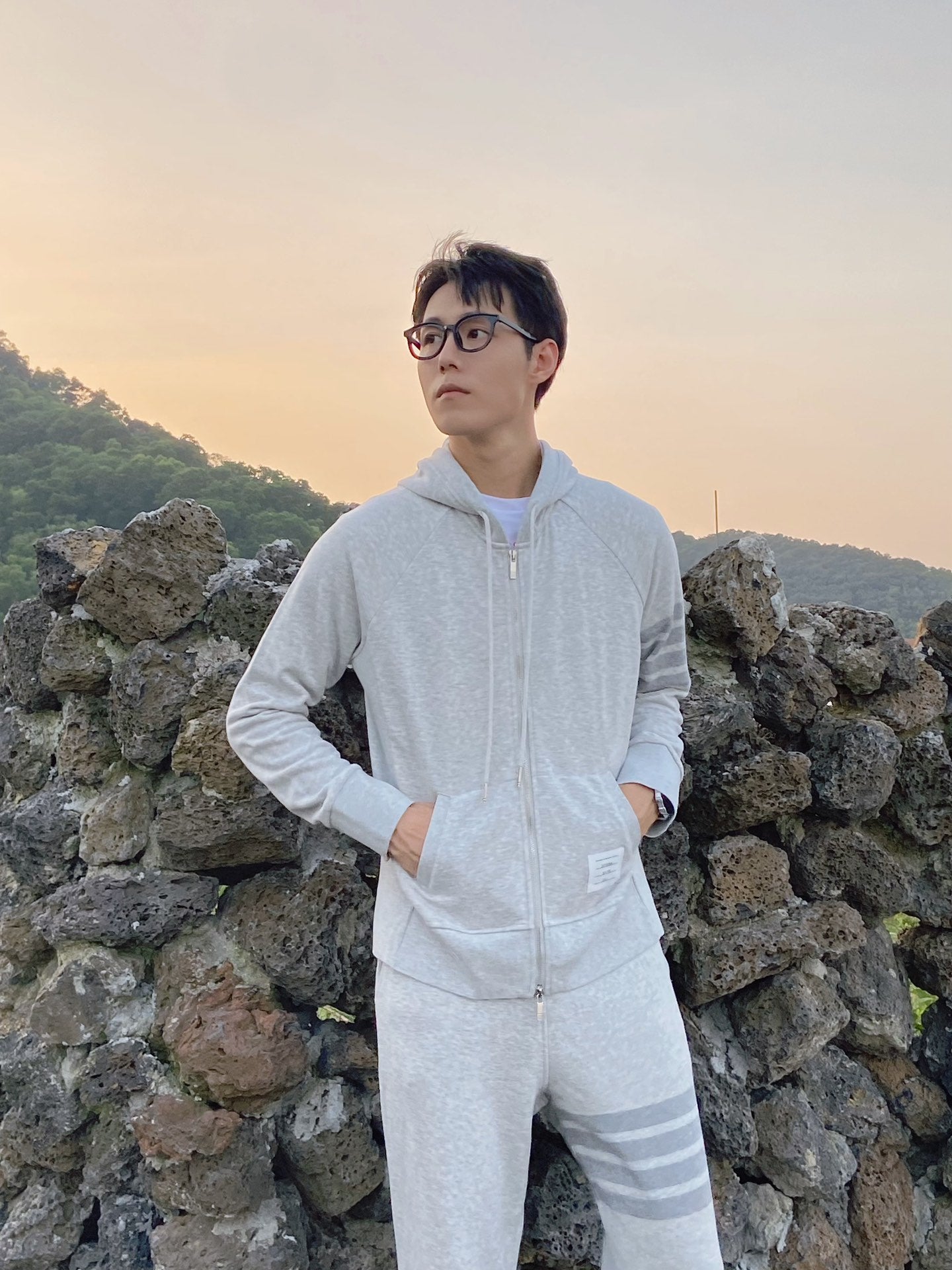 TJ / 톰브라운 뉴 컬러 브라이트 그레이 스웨트 시리즈 (맨투맨/후드집업/바지/반바지)
