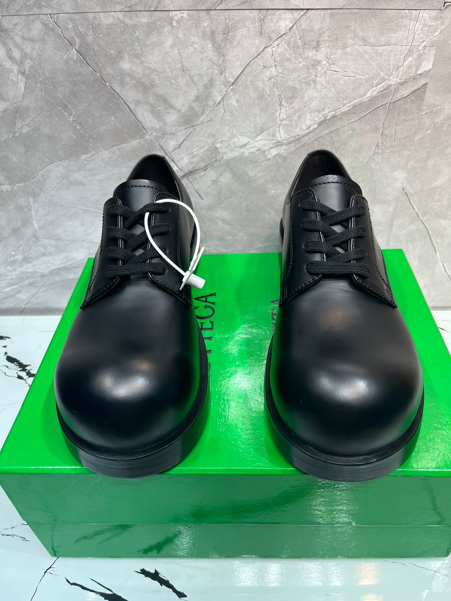 빙 / BOTTEGA VENETA BV 더비 슈즈, 라운드 토 헬리움 레이스업 남성 슈즈