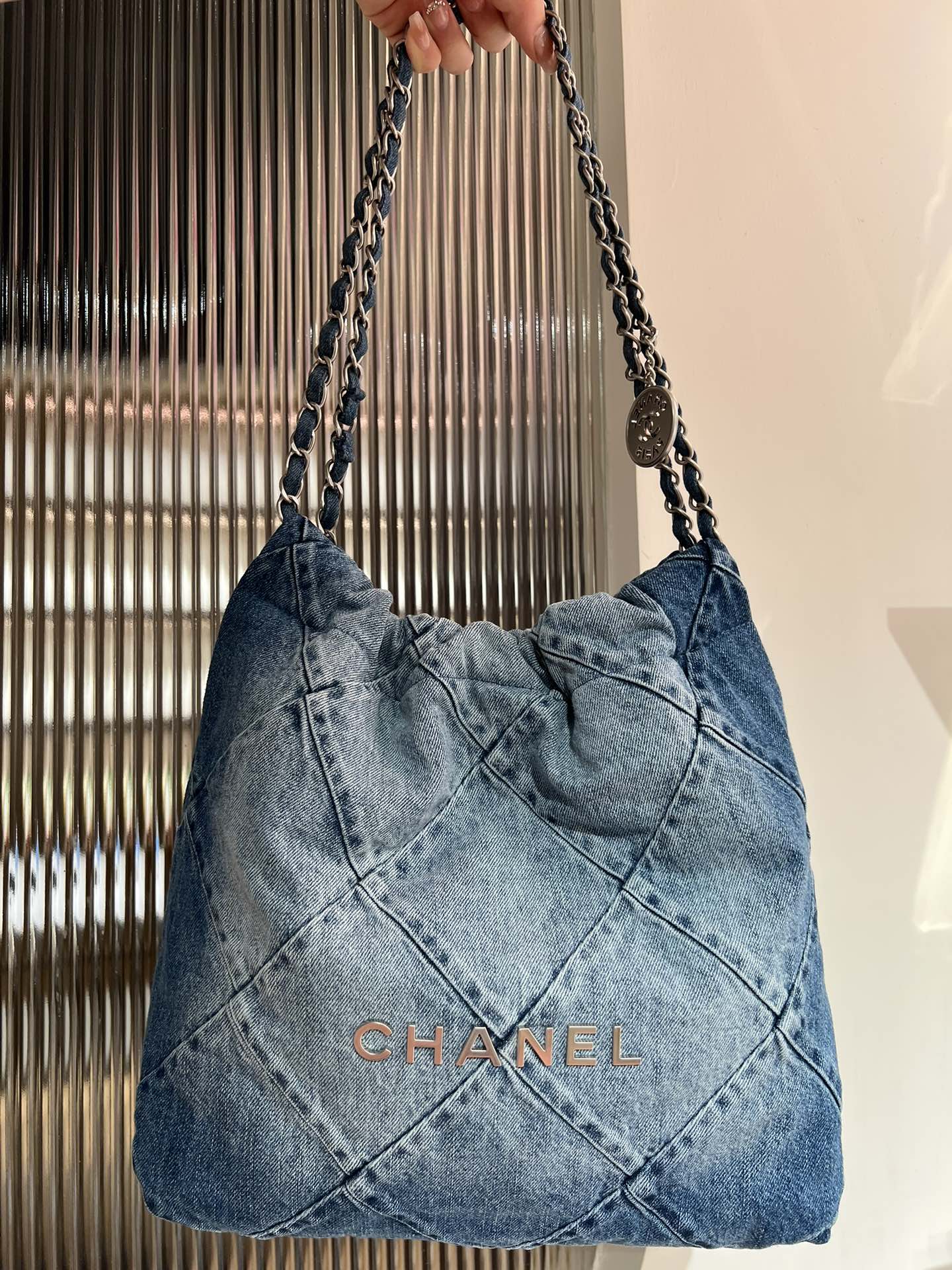지존 / 샤넬 22Bag 여름에 잘 팔리는 데님 시리즈 스몰 사이즈:35x37x7cm