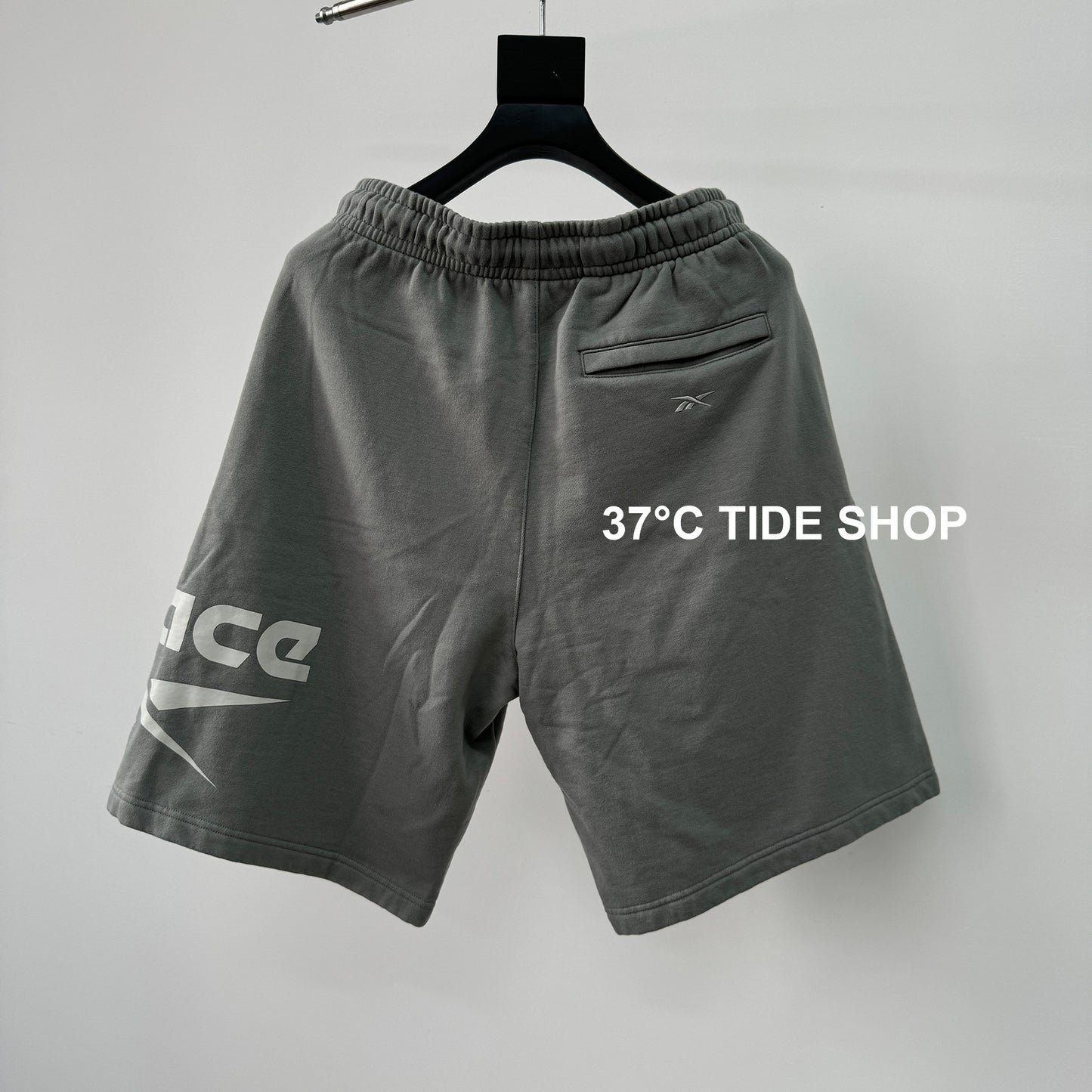 37도 / 팔라스 리복 콜라보 반바지 , P2431-PALACE REEBOK SHORT