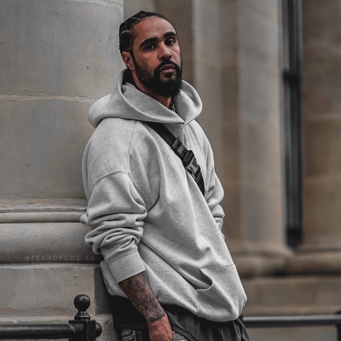 세나 / FOG ESSENTIALS FEAR OF GOD 더블 라인 하이 스트리트 반사 문자 프린트 후드 스웨터