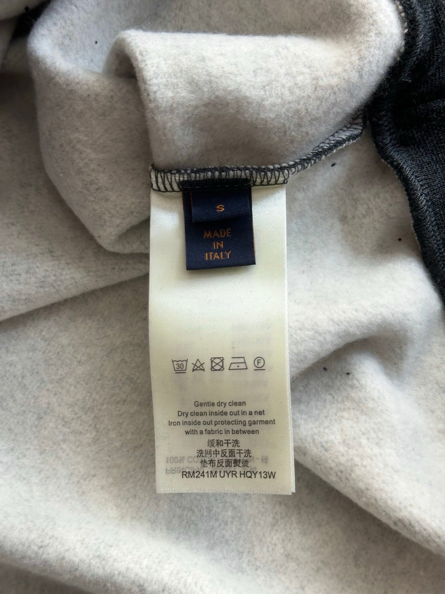 v공장 / 루이비통 점보 모노그램 자수 맨투맨 다크 그레이