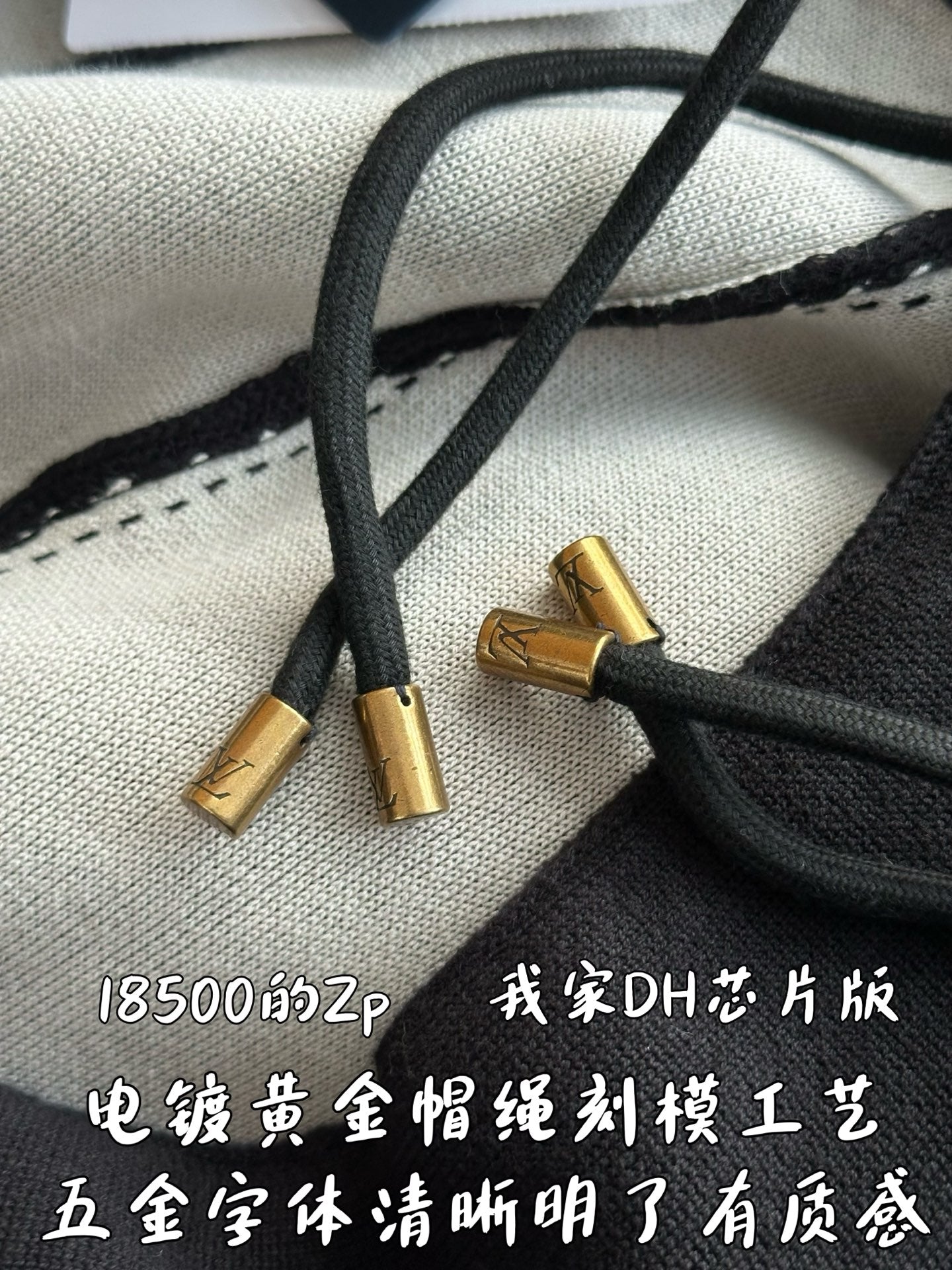 v공장 / 루이비통 그래픽 인따르시아 지퍼 코튼 후드 블랙 화이트