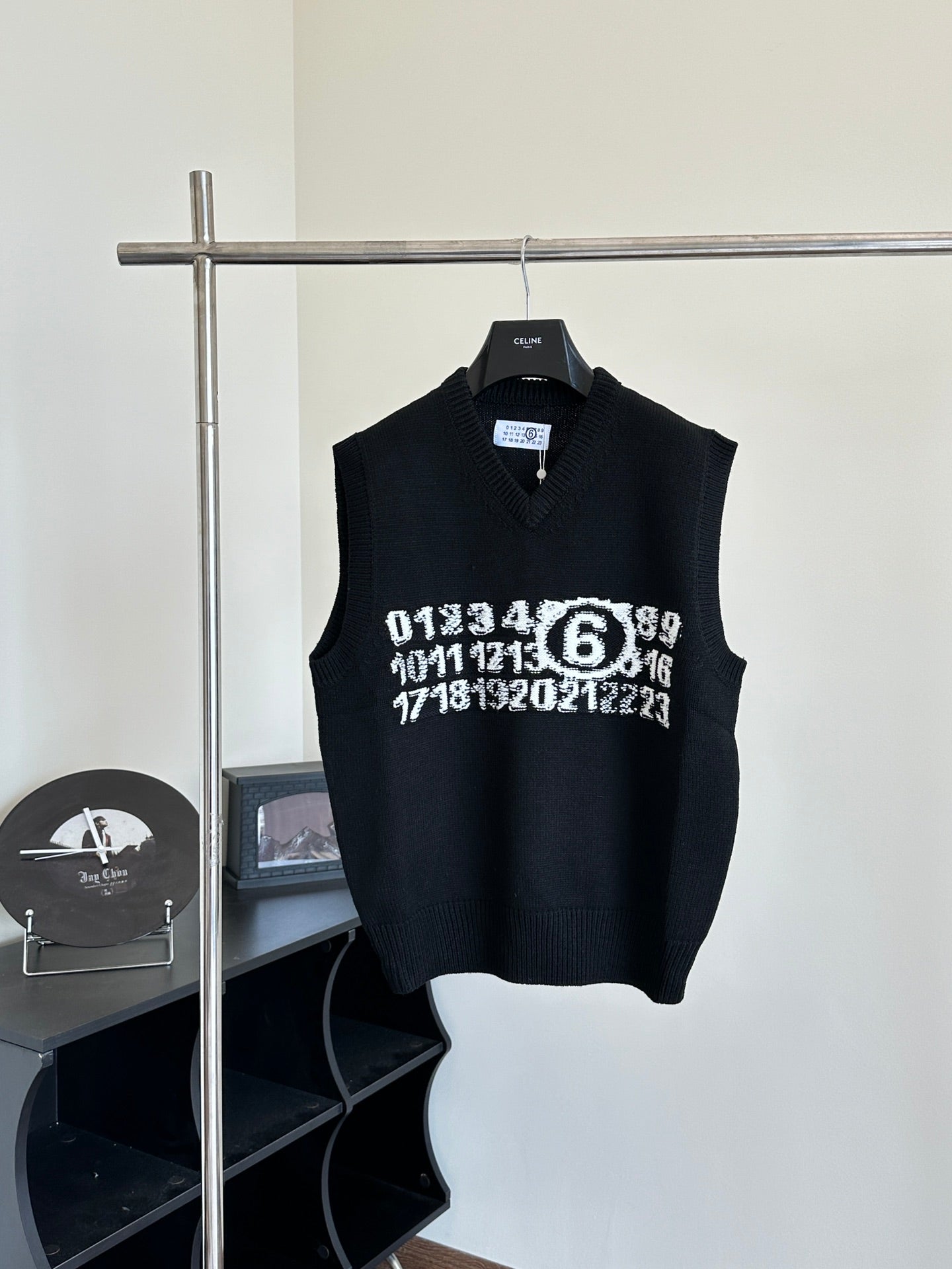 체인2호 / 메종 마르지엘라 조끼, Maison Margiela/MM6 Margiela 24ss 브이넥 인타르시아 니트 베스트