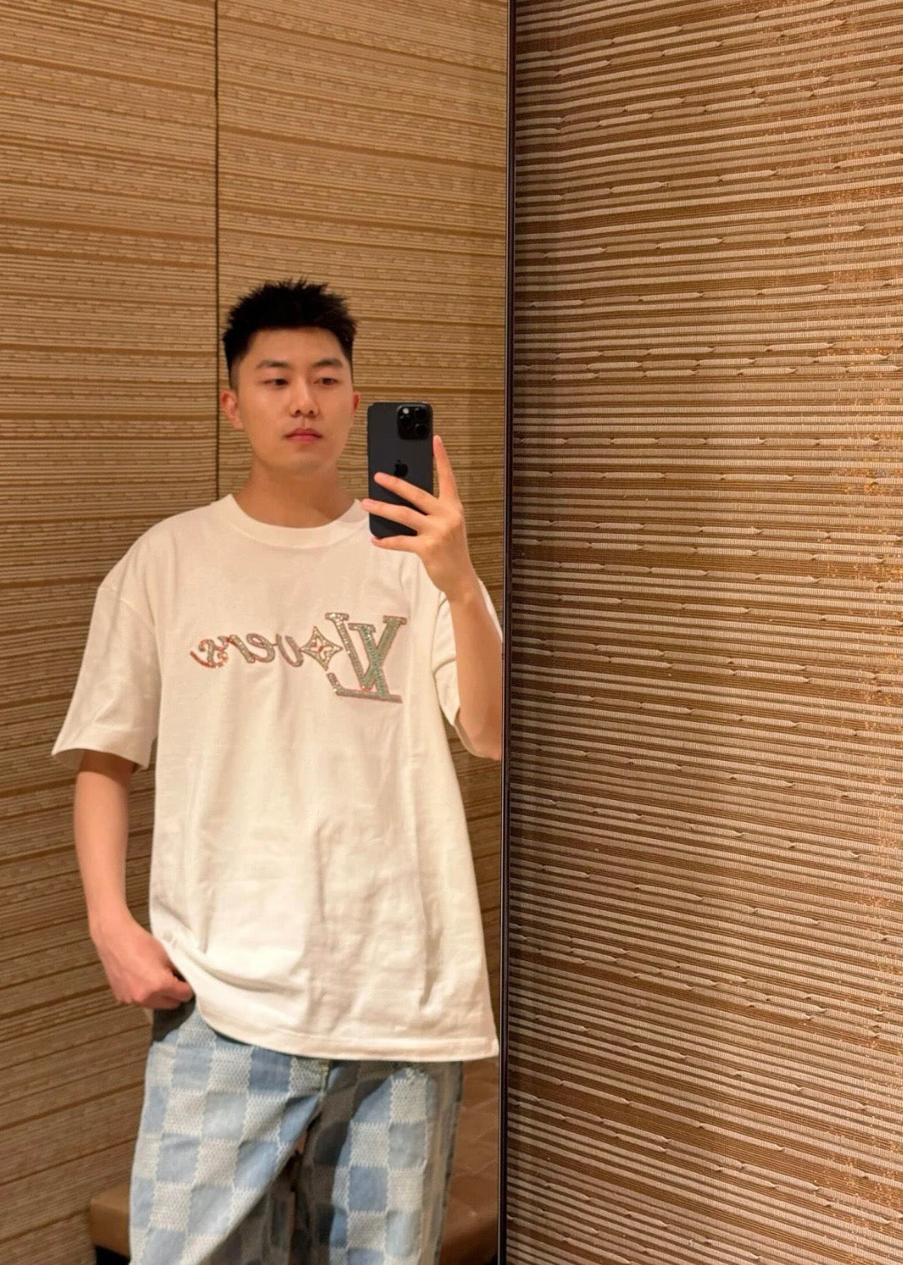 TJ셀러 / 루이비통 반팔티 , 𝗟𝗢𝗨𝗜𝗦 𝗩𝗨𝗜𝗧𝗧𝗢𝗡 비즈 자수 티셔츠 반팔