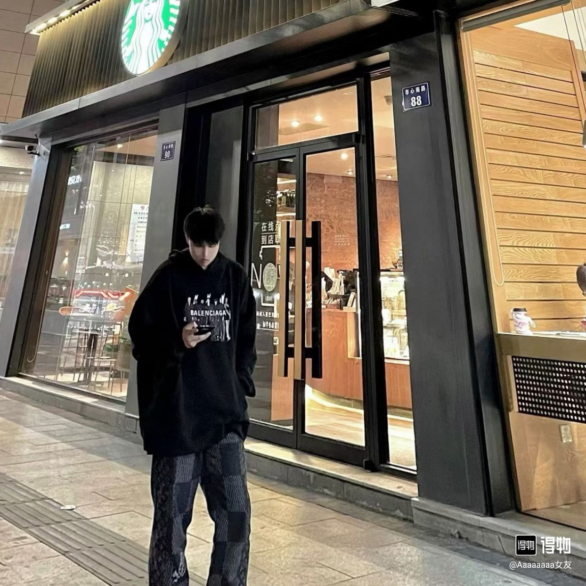 체인 / 발렌시아가 로고 프린트 후드티 2가지색상