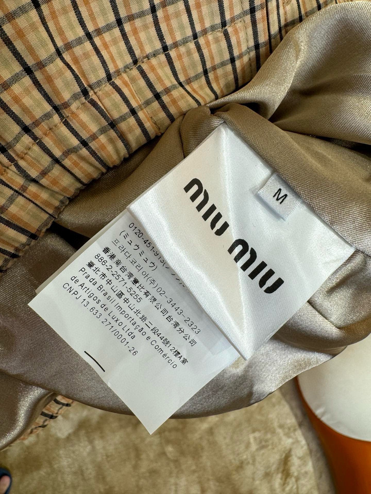 체인2호 / MIUMIU 로고 패치 폴라로이드 코트