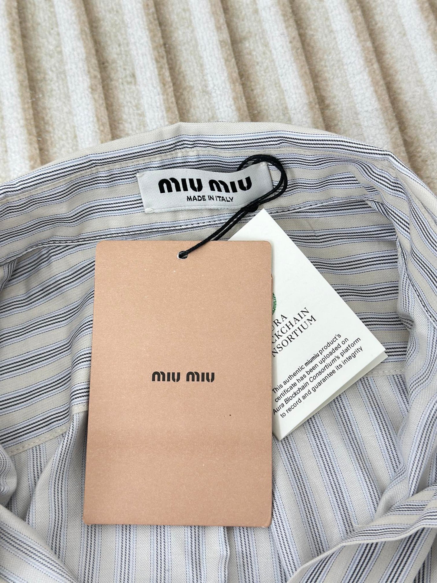 체인2호 / MIUMIU 24ss 자수 스트라이프 긴팔 셔츠