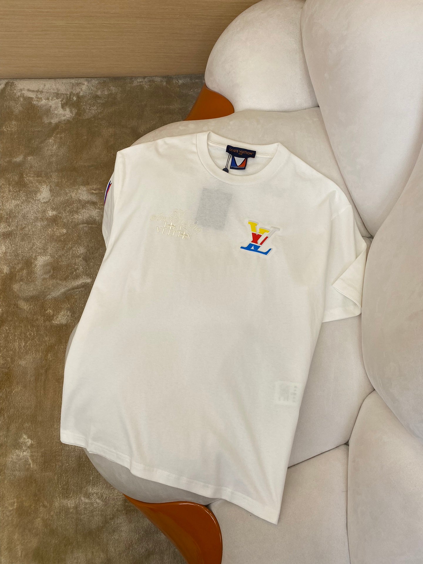 체인2호 /LV 니트 엠보 라운드 티셔츠