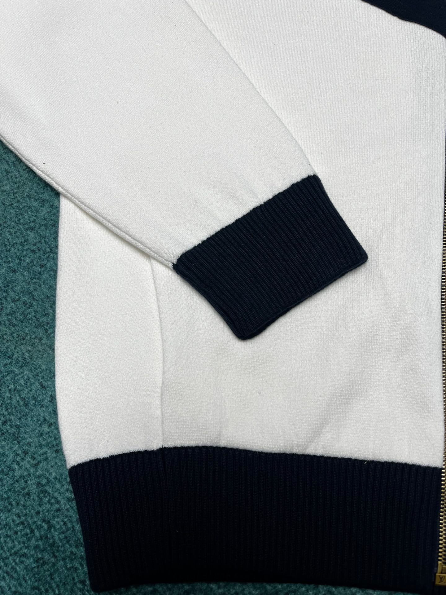 타일공장/루이비통 24ss 신상 니트 재킷