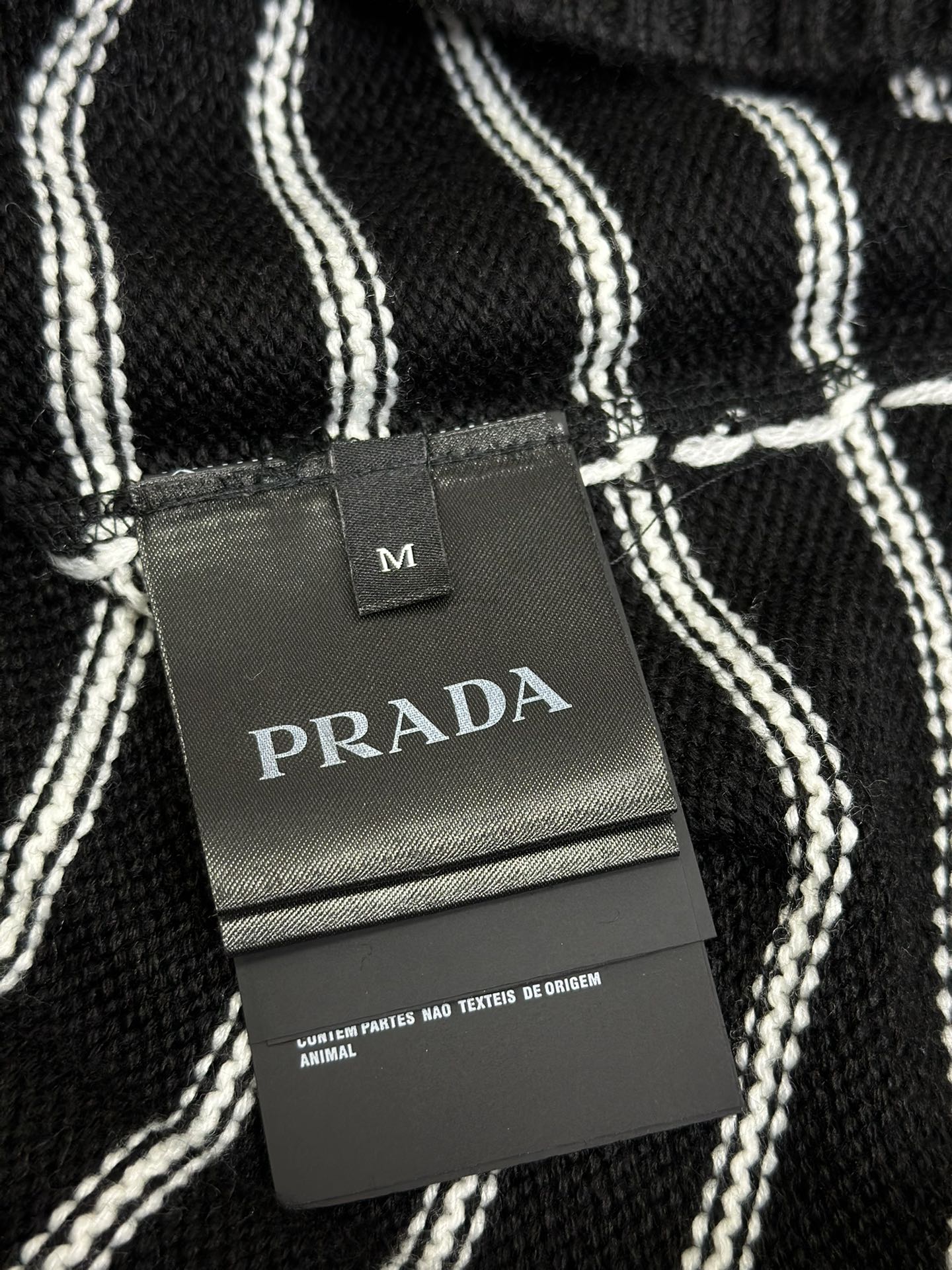 체인2호/프라다 남성 24Fw 라인 스웨터