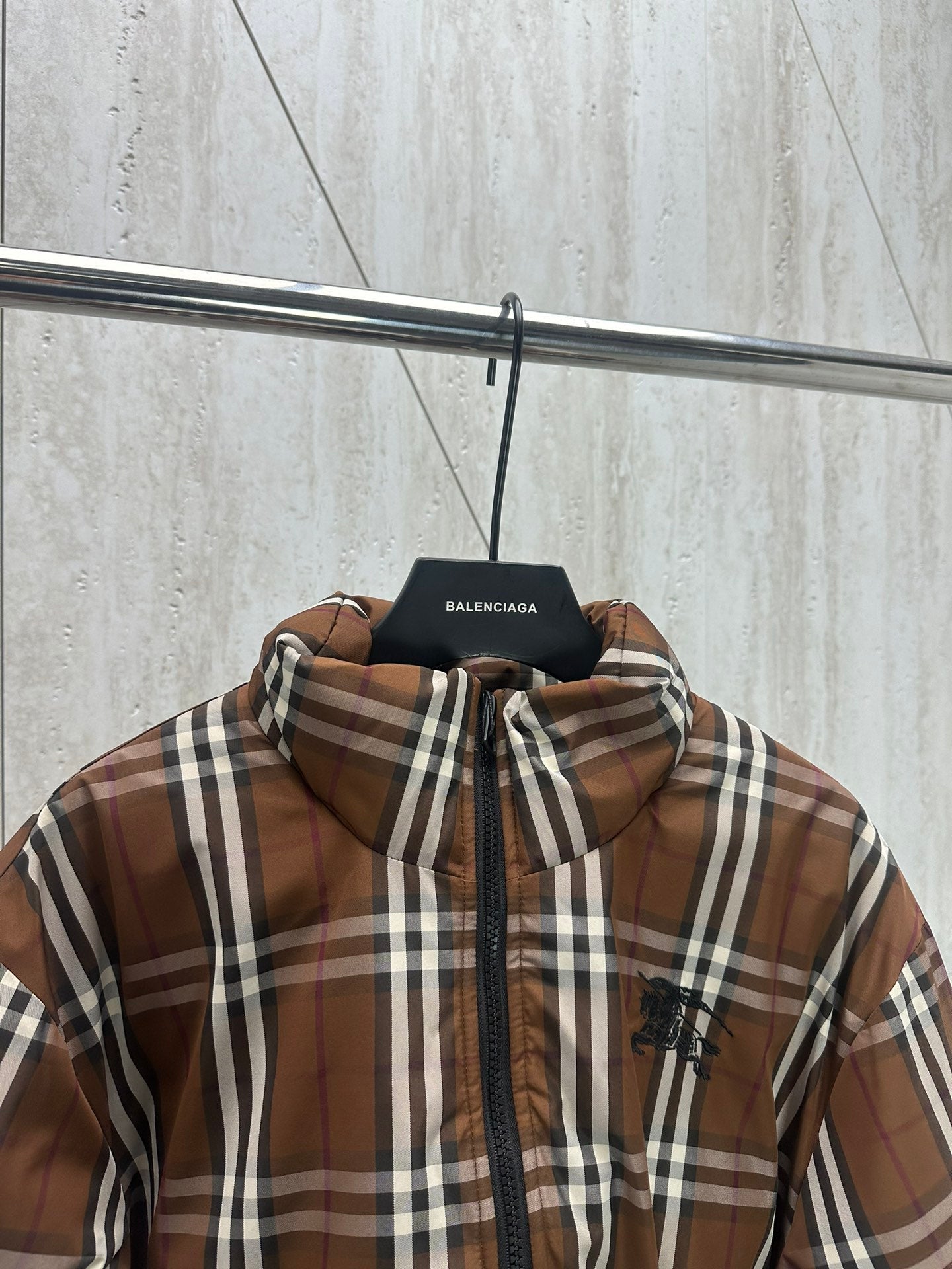 체인2호/버버리 여성 24Fw 등 뒤 단풍 전마 체크 패딩