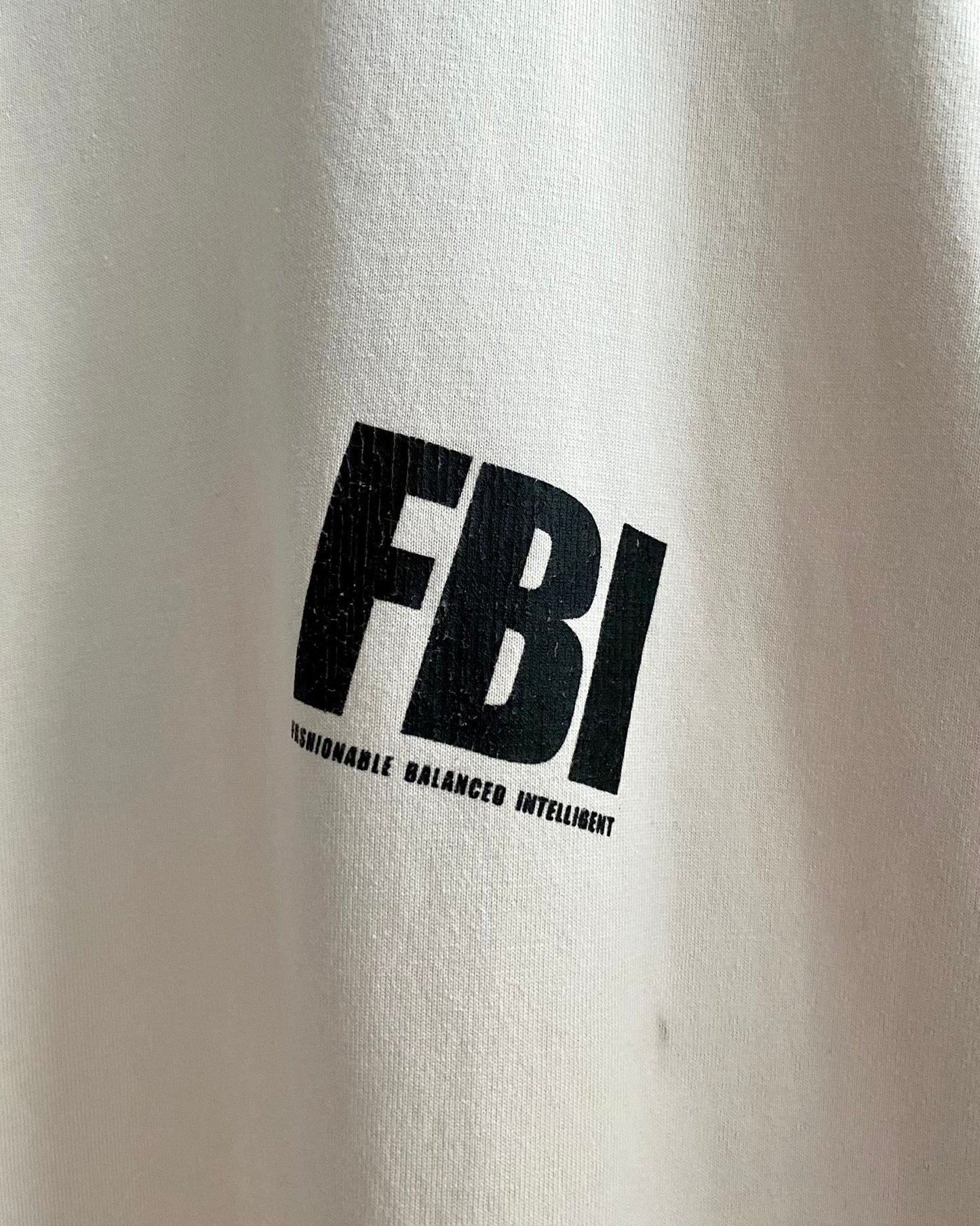 계단집/발렌시아가 남성 베이지 파괴 FBI 반팔