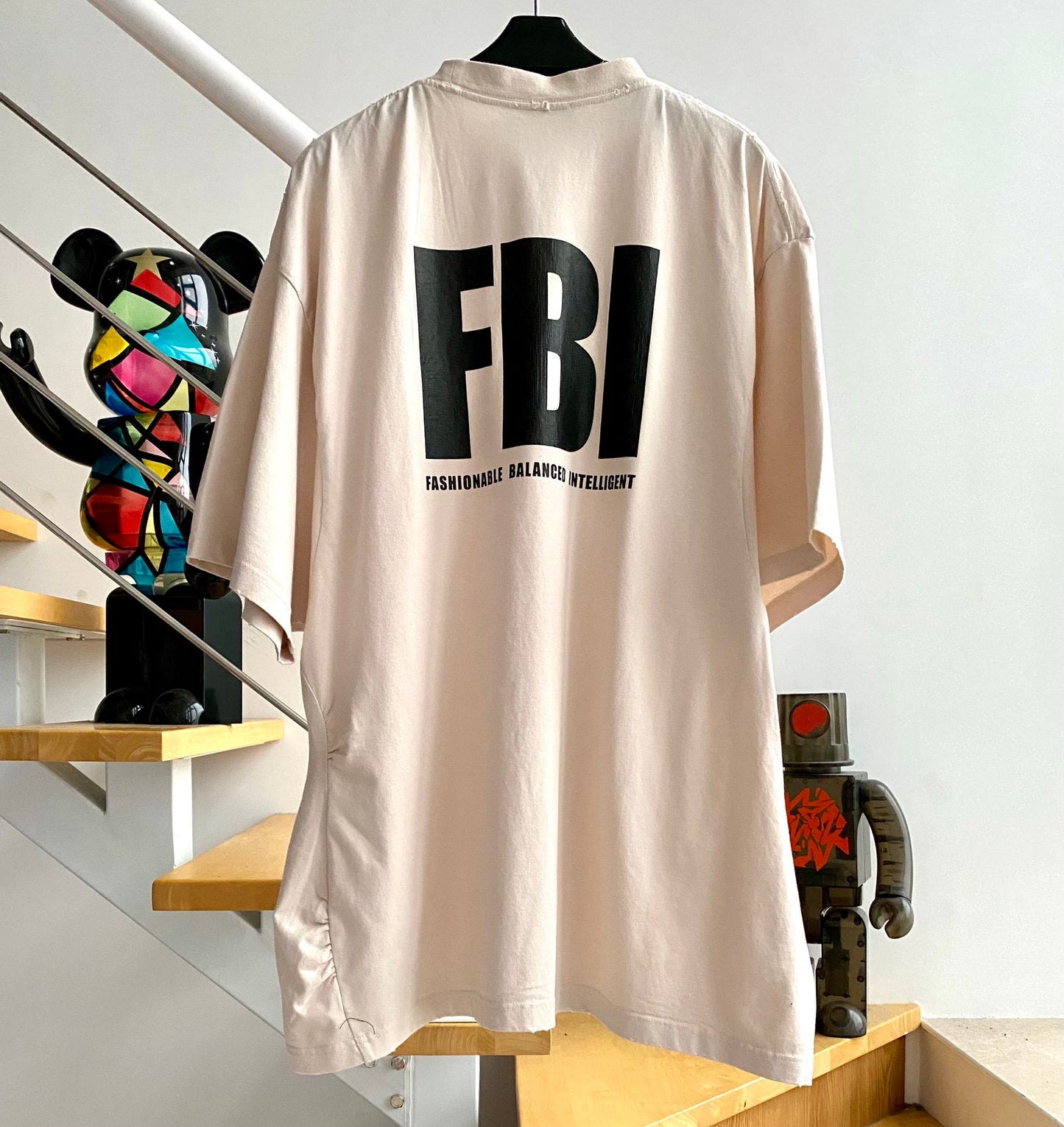 계단집/발렌시아가 남성 베이지 파괴 FBI 반팔