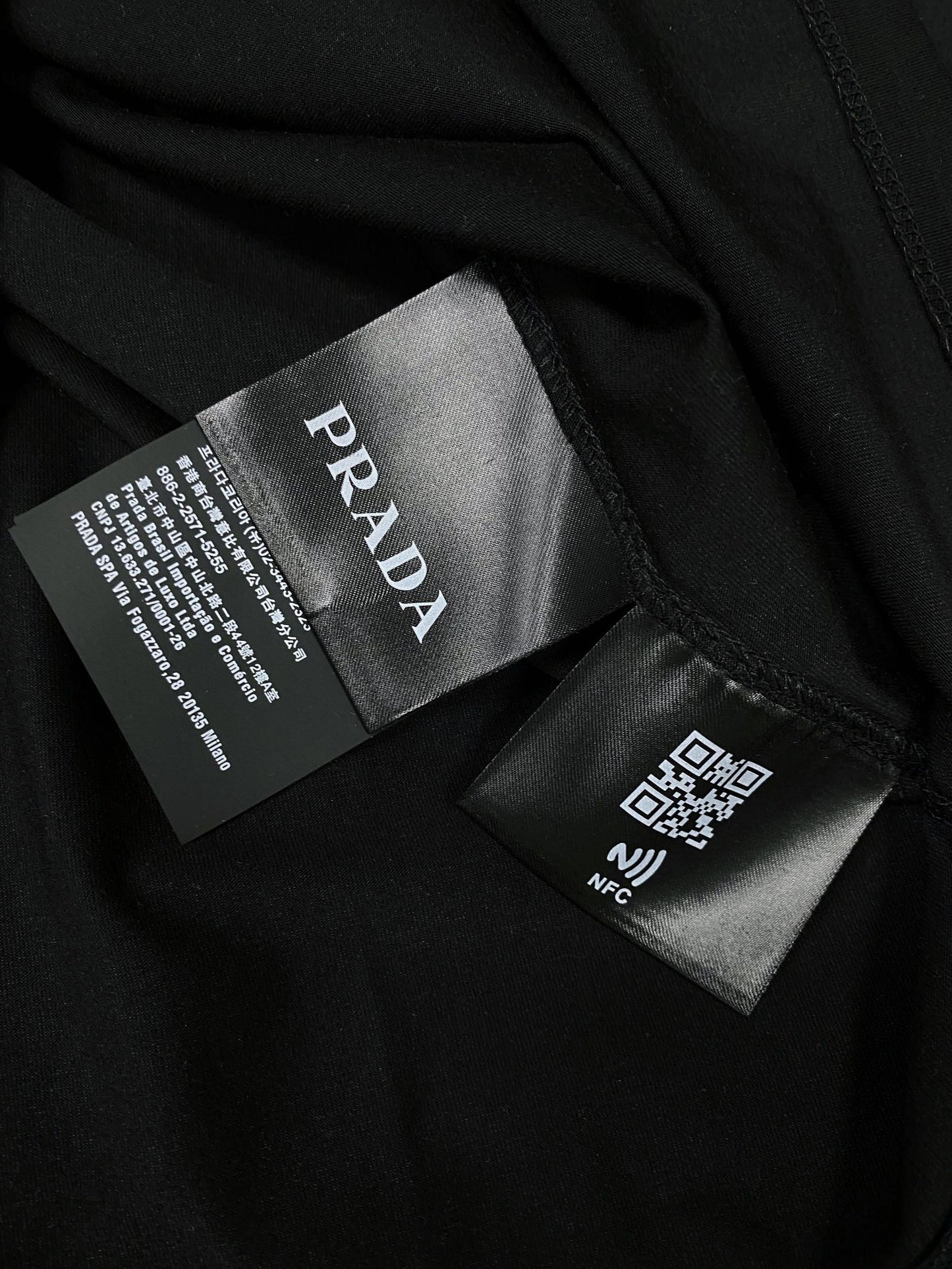 TJ셀러/프라다 남성 스판 면 자수 긴팔 티셔츠
