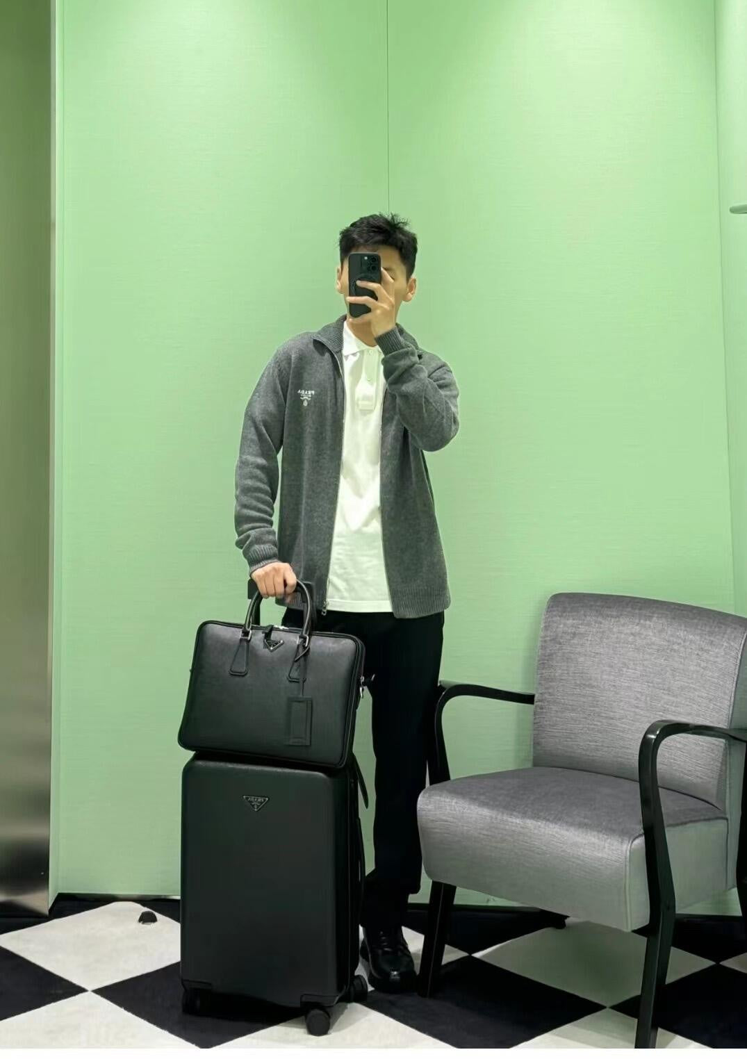 체인2호/프라다 남성 울 자수 지퍼 카디건