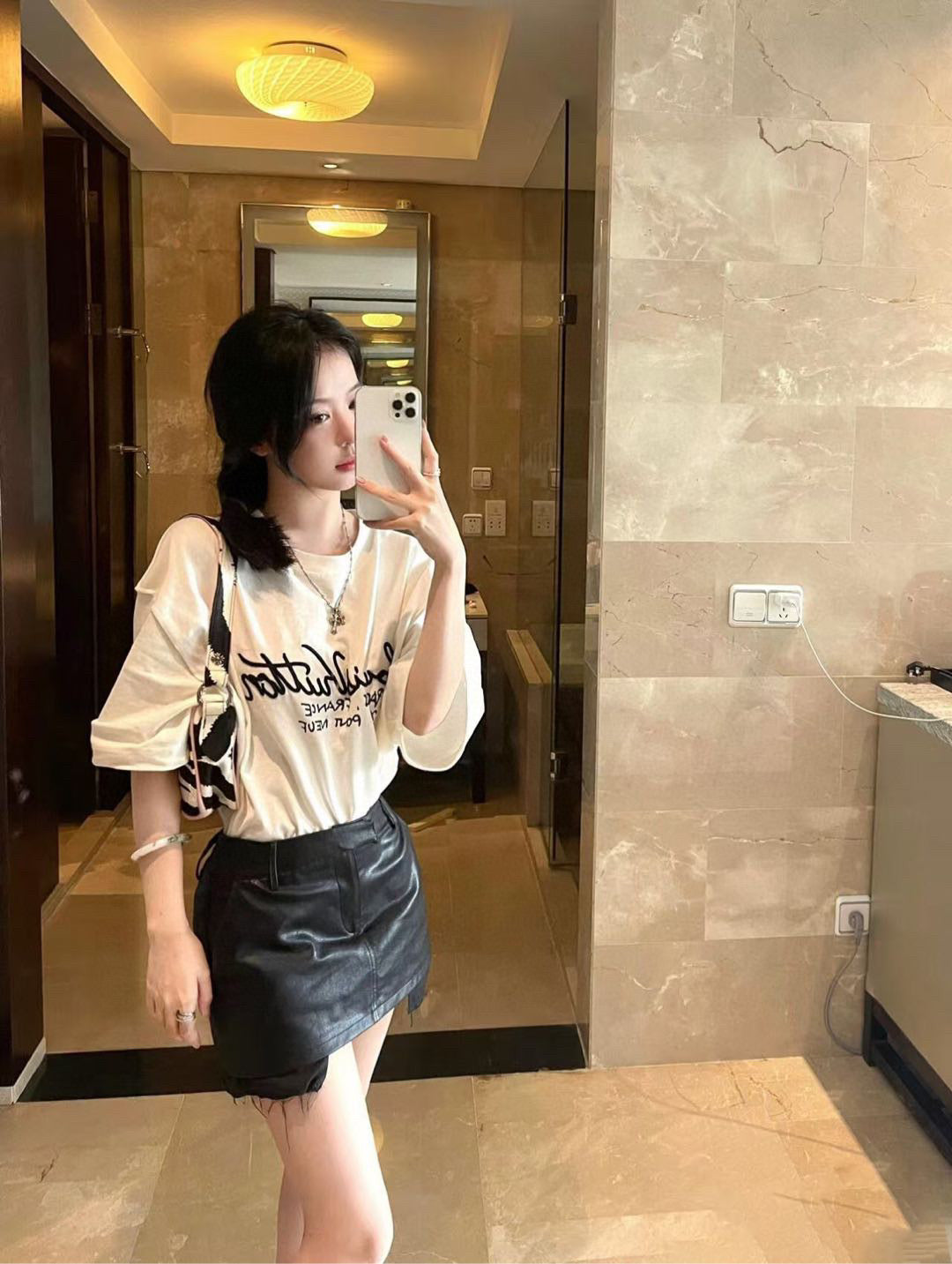 체인2호/루이비통 남성 라운드넥 반팔 티셔츠