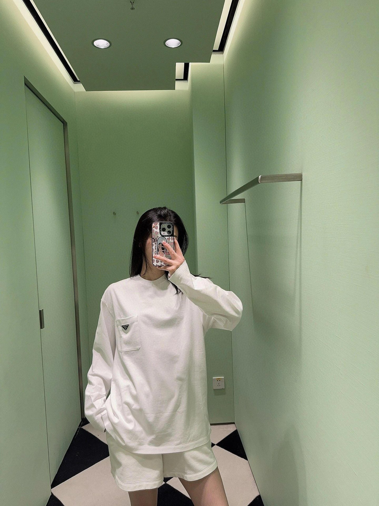 체인2호 / 프라다 남성 여성 긴팔티