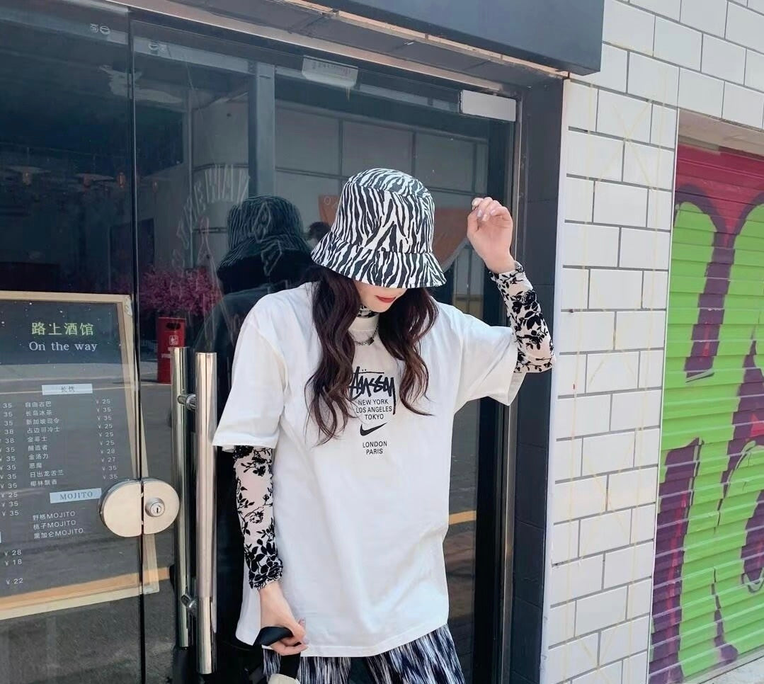 사슬 / 스투시 남성 로고 라운드넥 반팔 티셔츠