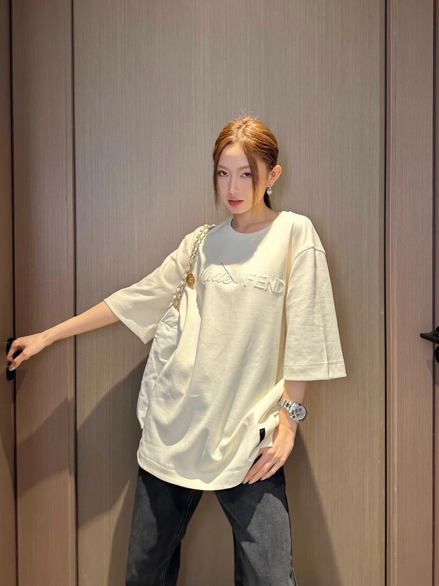 사슬 / 펜디 남성 자수 라운드 루즈핏 반팔 티셔츠