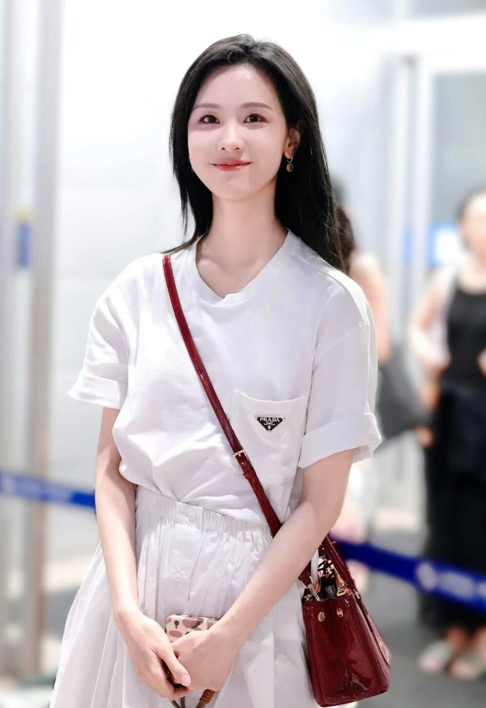 사슬 / 프라다 남성 여성 순색 로고 트림 가슴 주머니 라운드 반팔 티셔츠