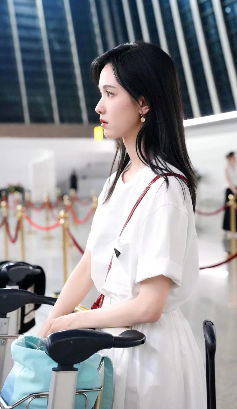사슬 / 프라다 남성 여성 순색 로고 트림 가슴 주머니 라운드 반팔 티셔츠
