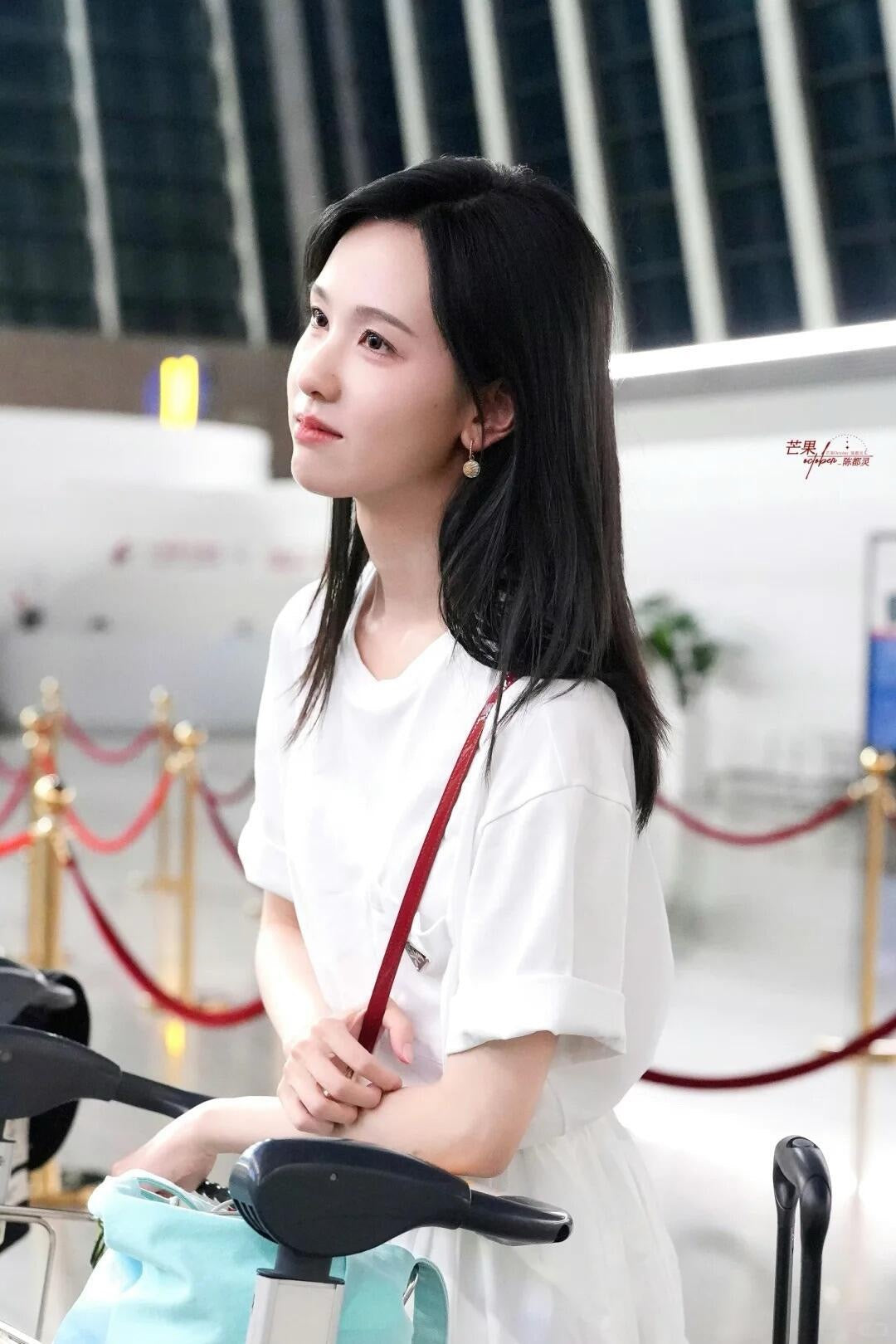 사슬 / 프라다 남성 여성 순색 로고 트림 가슴 주머니 라운드 반팔 티셔츠