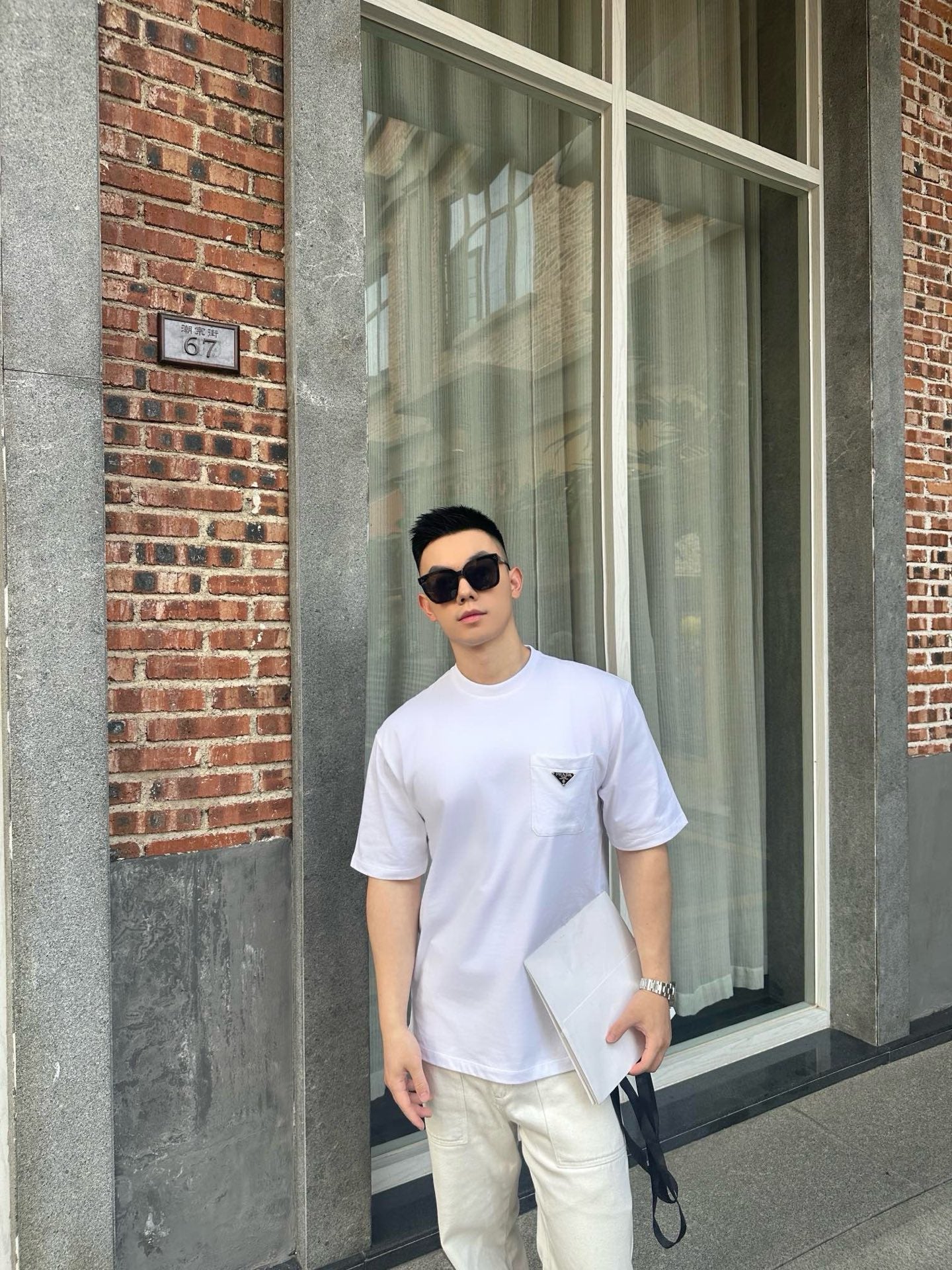 사슬 / 프라다 남성 여성 순색 로고 트림 가슴 주머니 라운드 반팔 티셔츠