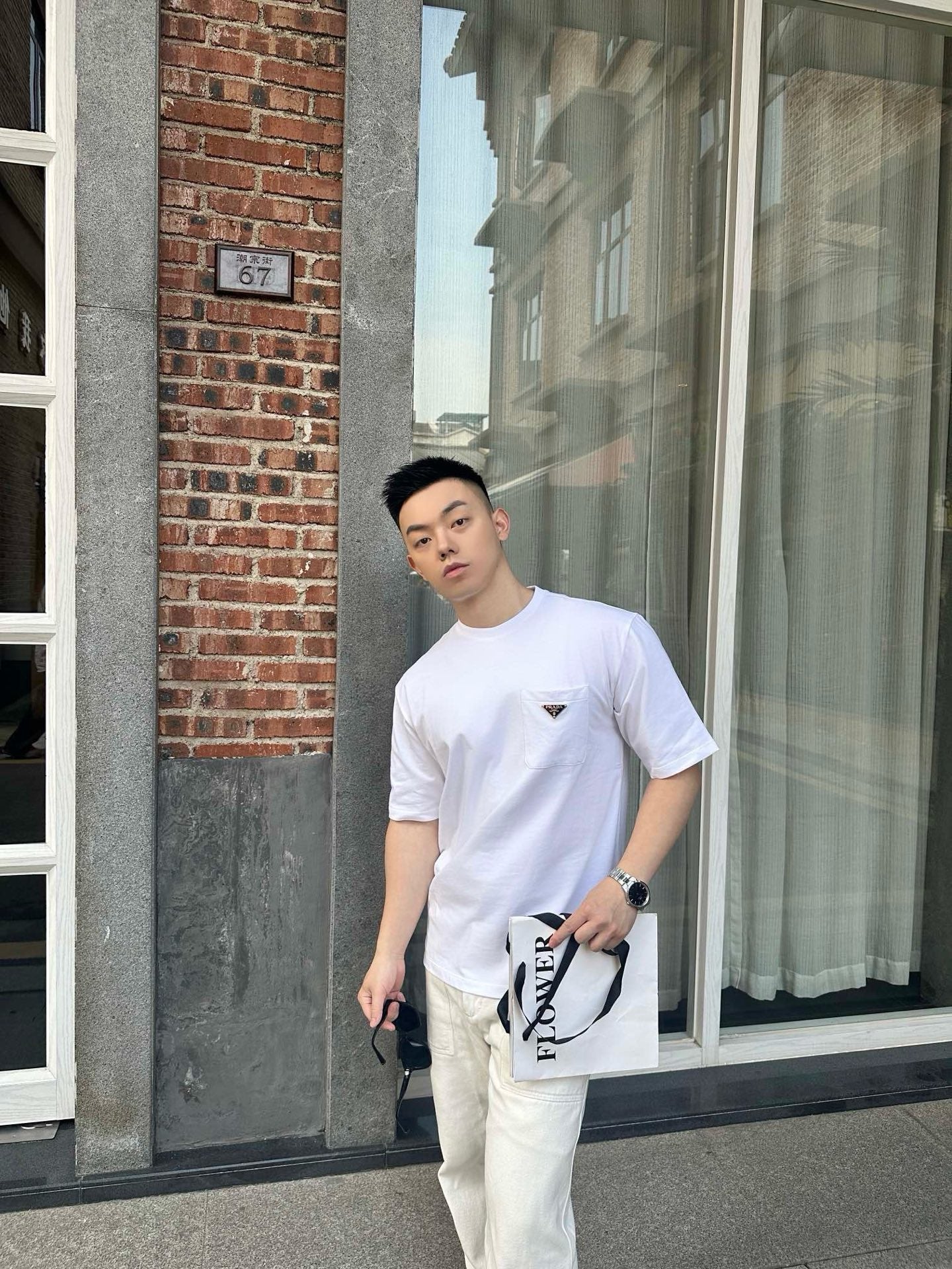 사슬 / 프라다 남성 여성 순색 로고 트림 가슴 주머니 라운드 반팔 티셔츠