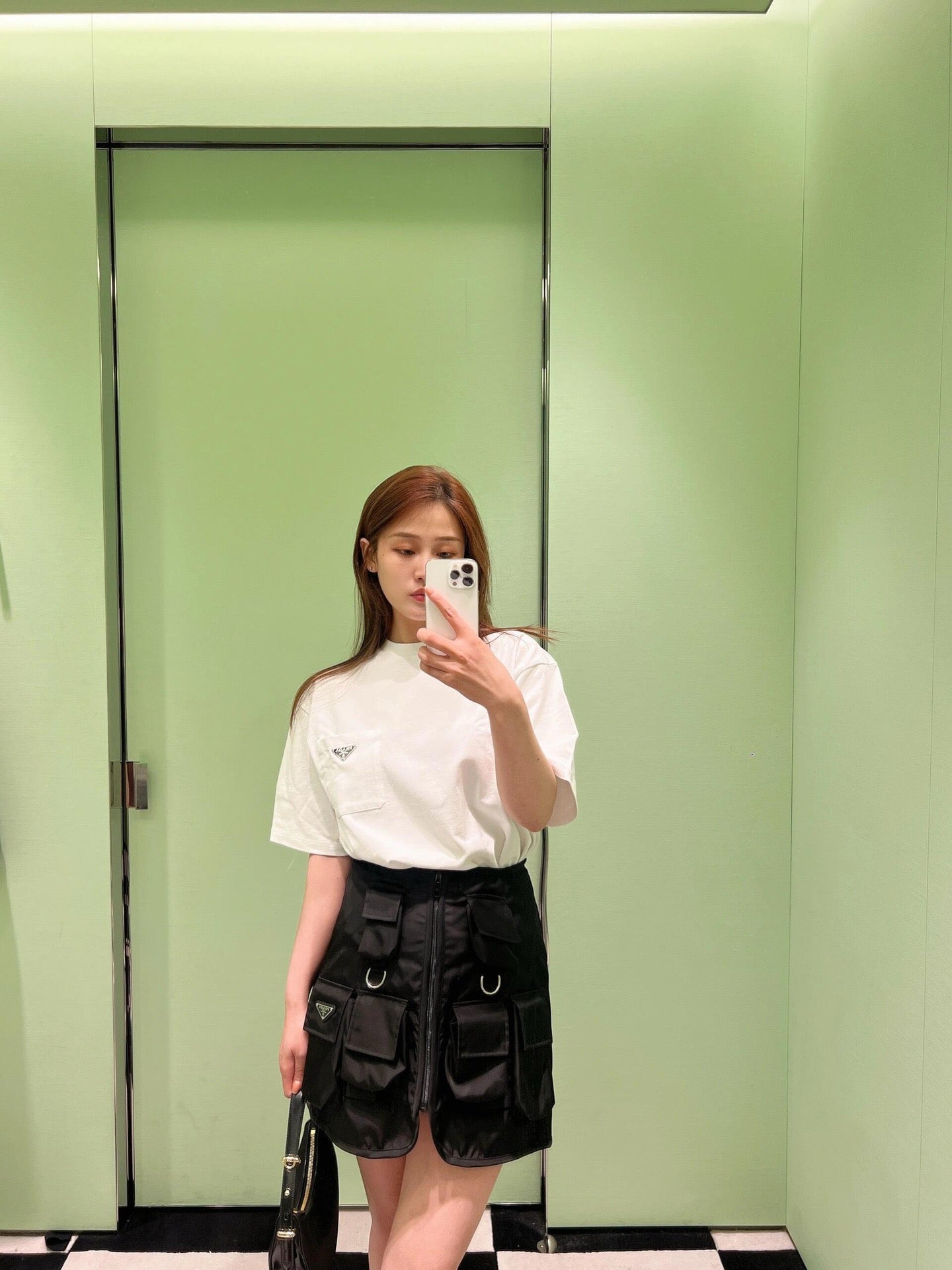 사슬 / 프라다 남성 여성 순색 로고 트림 가슴 주머니 라운드 반팔 티셔츠
