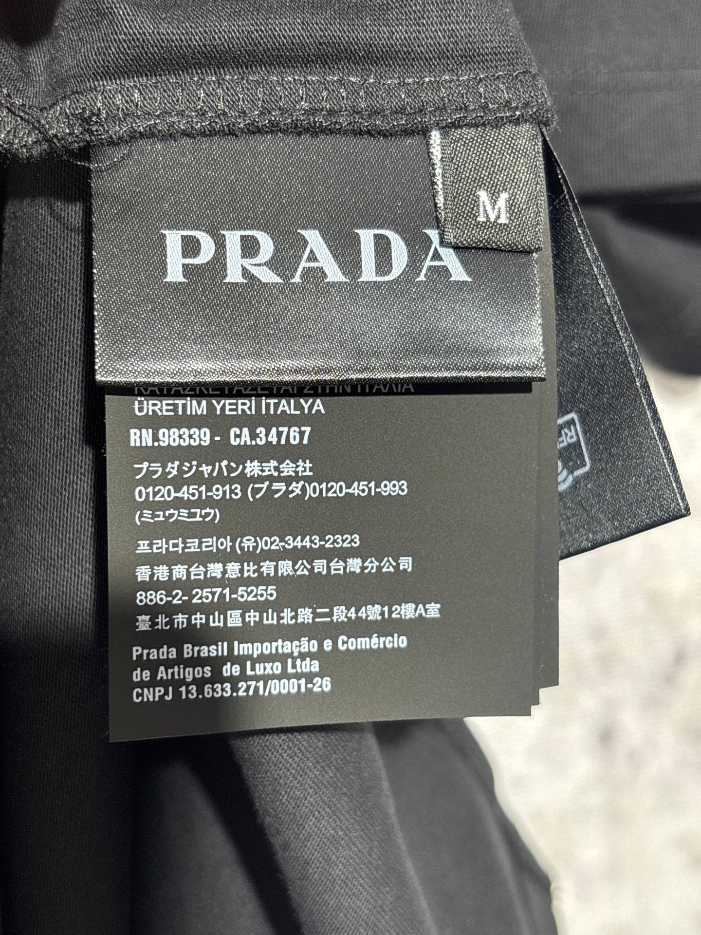 사슬 / 프라다 남성 여성 순색 로고 트림 가슴 주머니 라운드 반팔 티셔츠