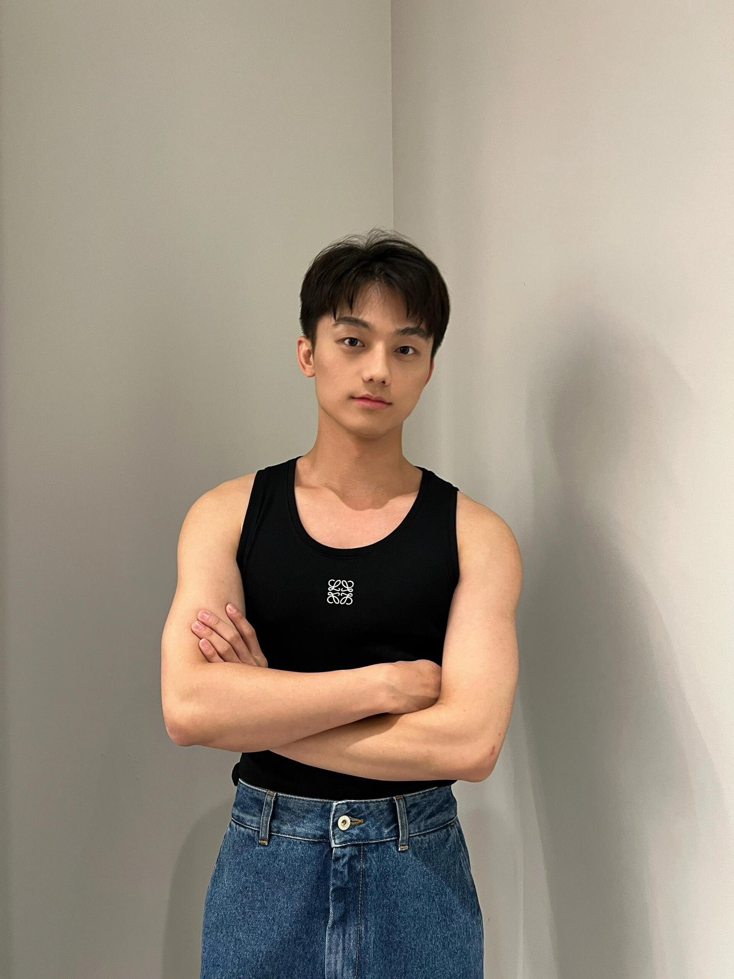 사슬 / 로에베 남성 로고 자수 라운드넥 나시
