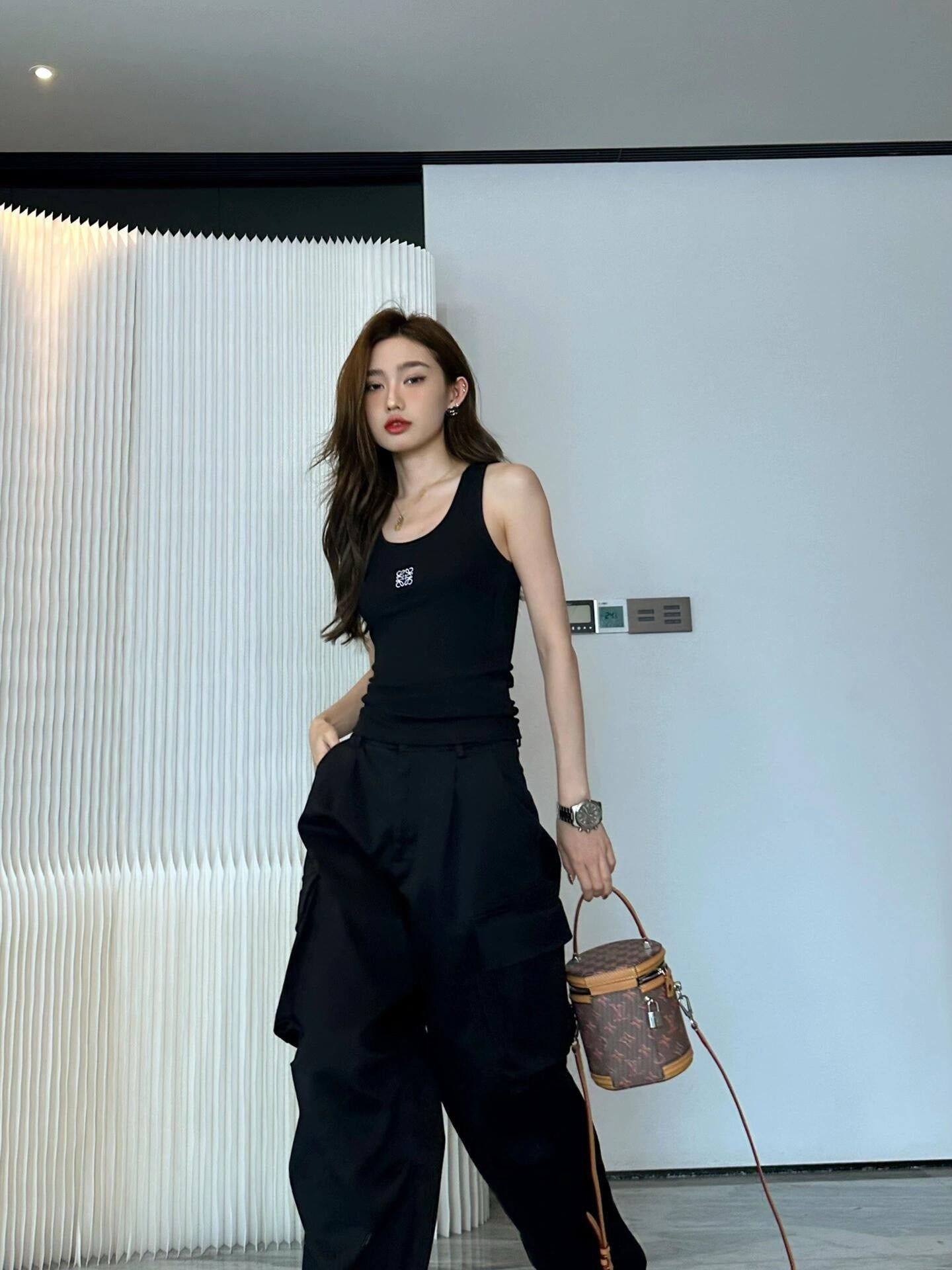 사슬 / 로에베 남성 로고 자수 라운드넥 나시