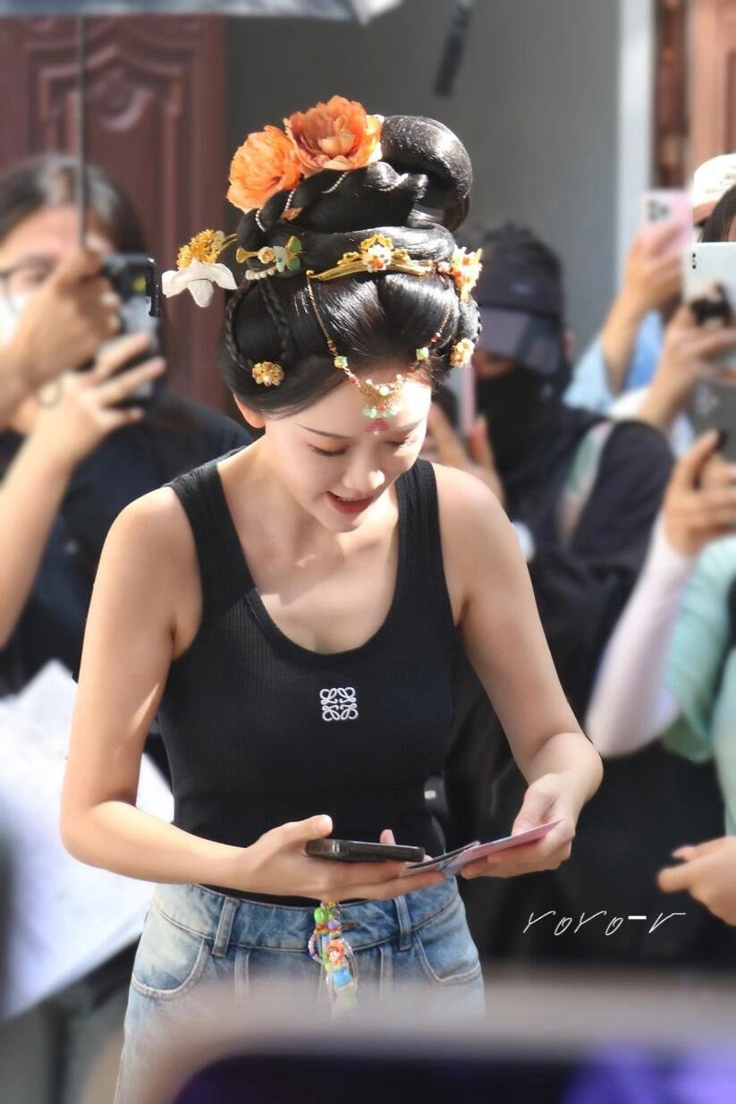 사슬 / 로에베 남성 로고 자수 라운드넥 나시