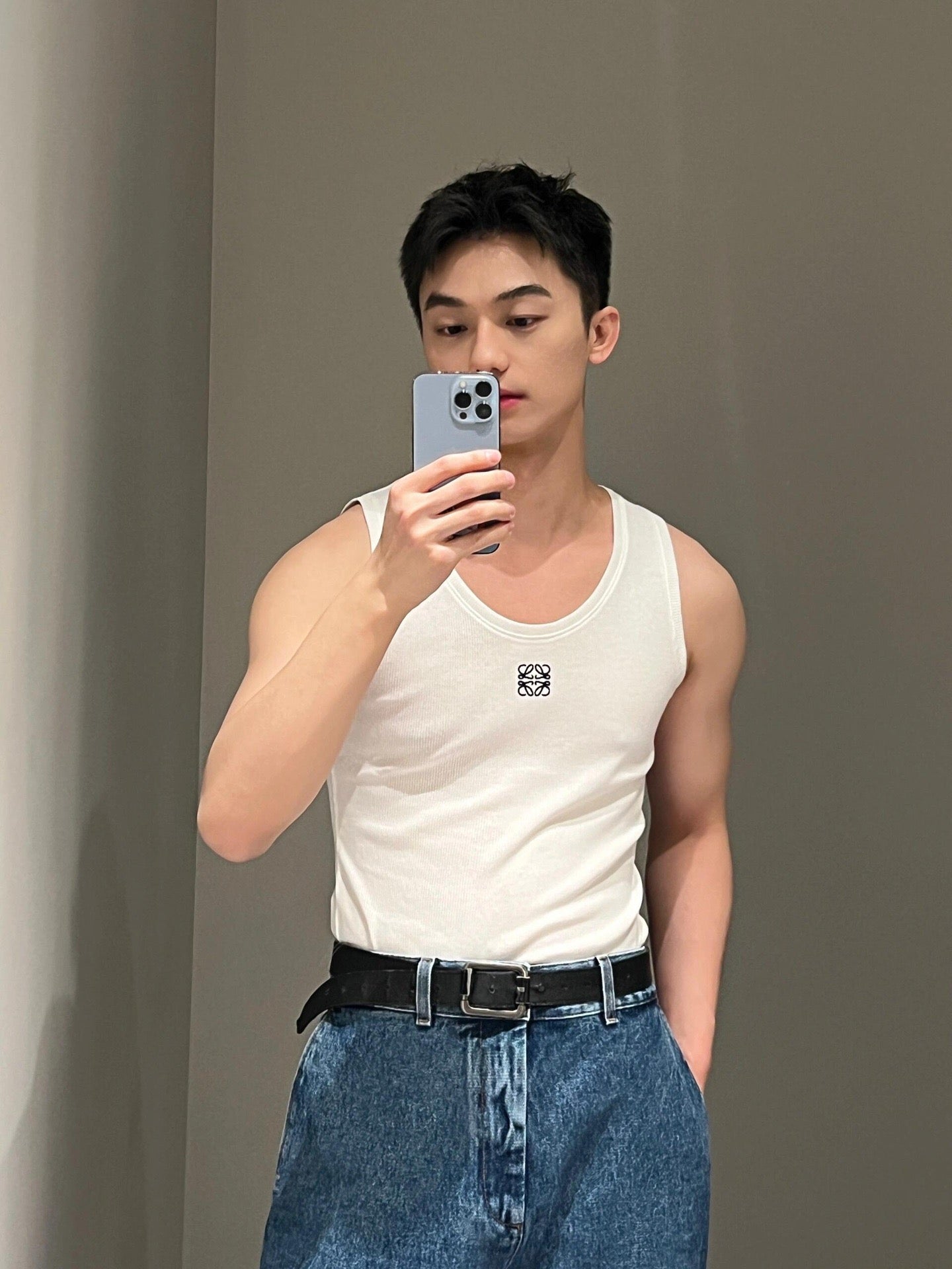 사슬 / 로에베 남성 로고 자수 라운드넥 나시