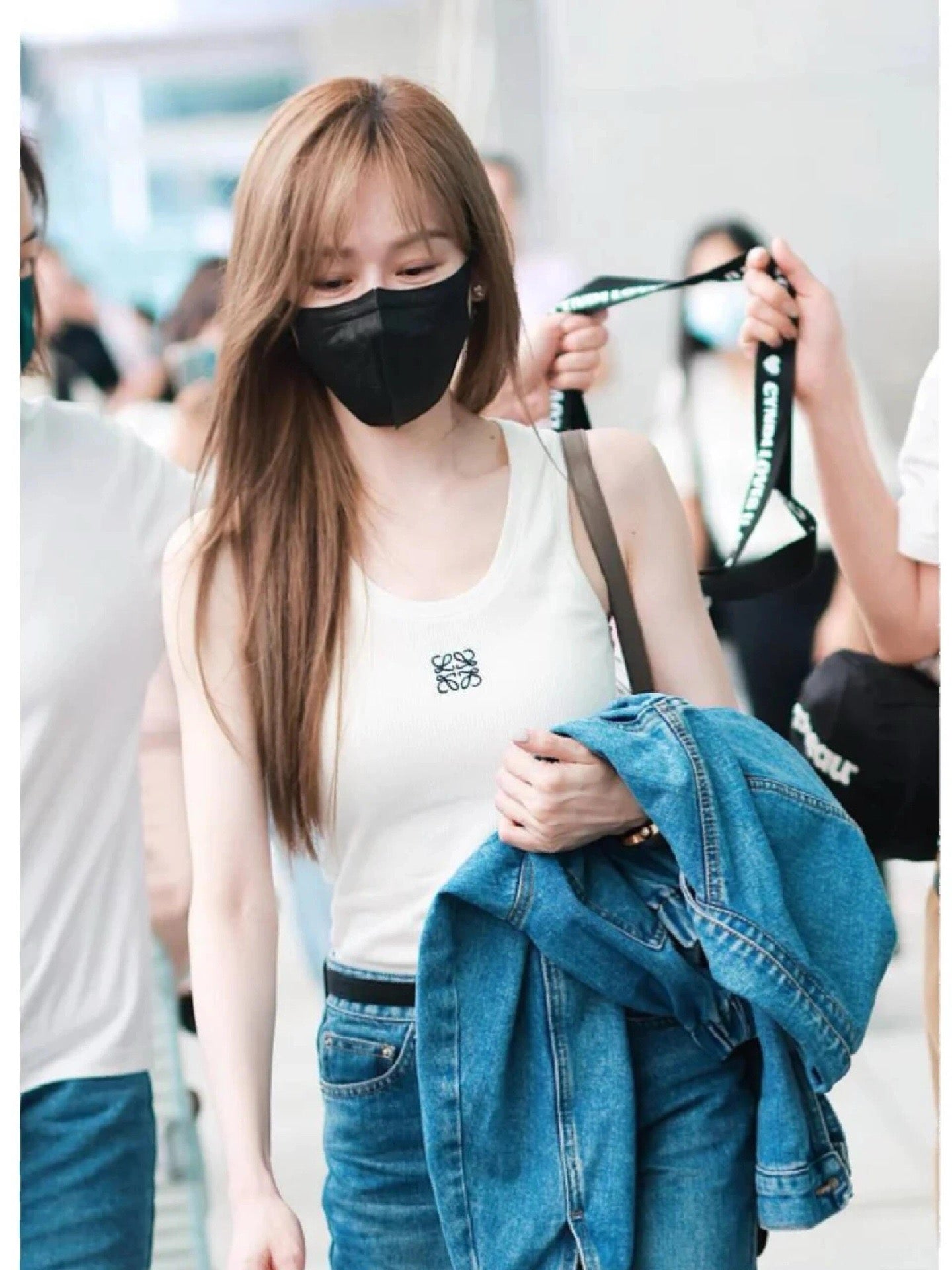 사슬 / 로에베 남성 로고 자수 라운드넥 나시