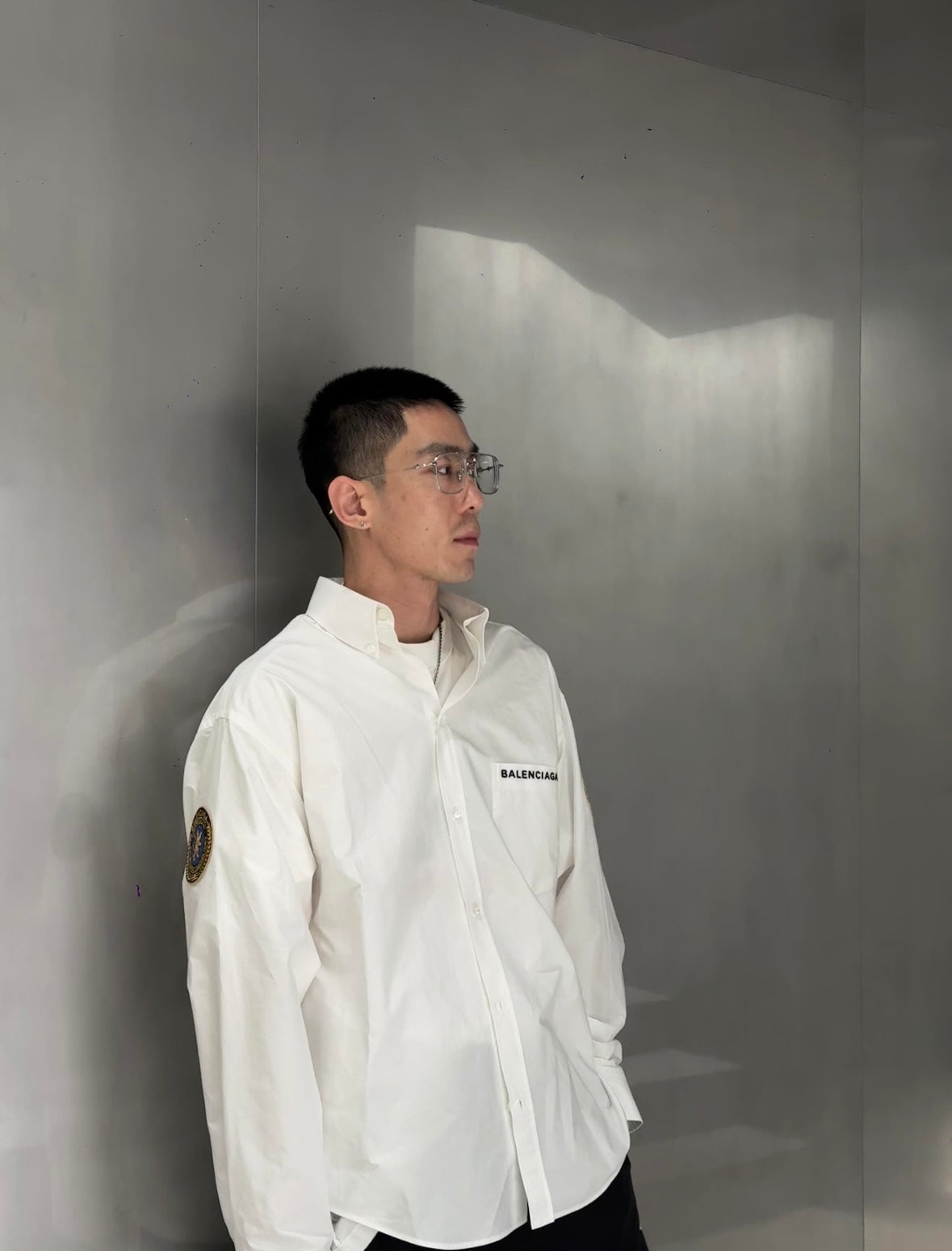 GTR / 발렌시아가 남성 로고 자수 배지 셔츠