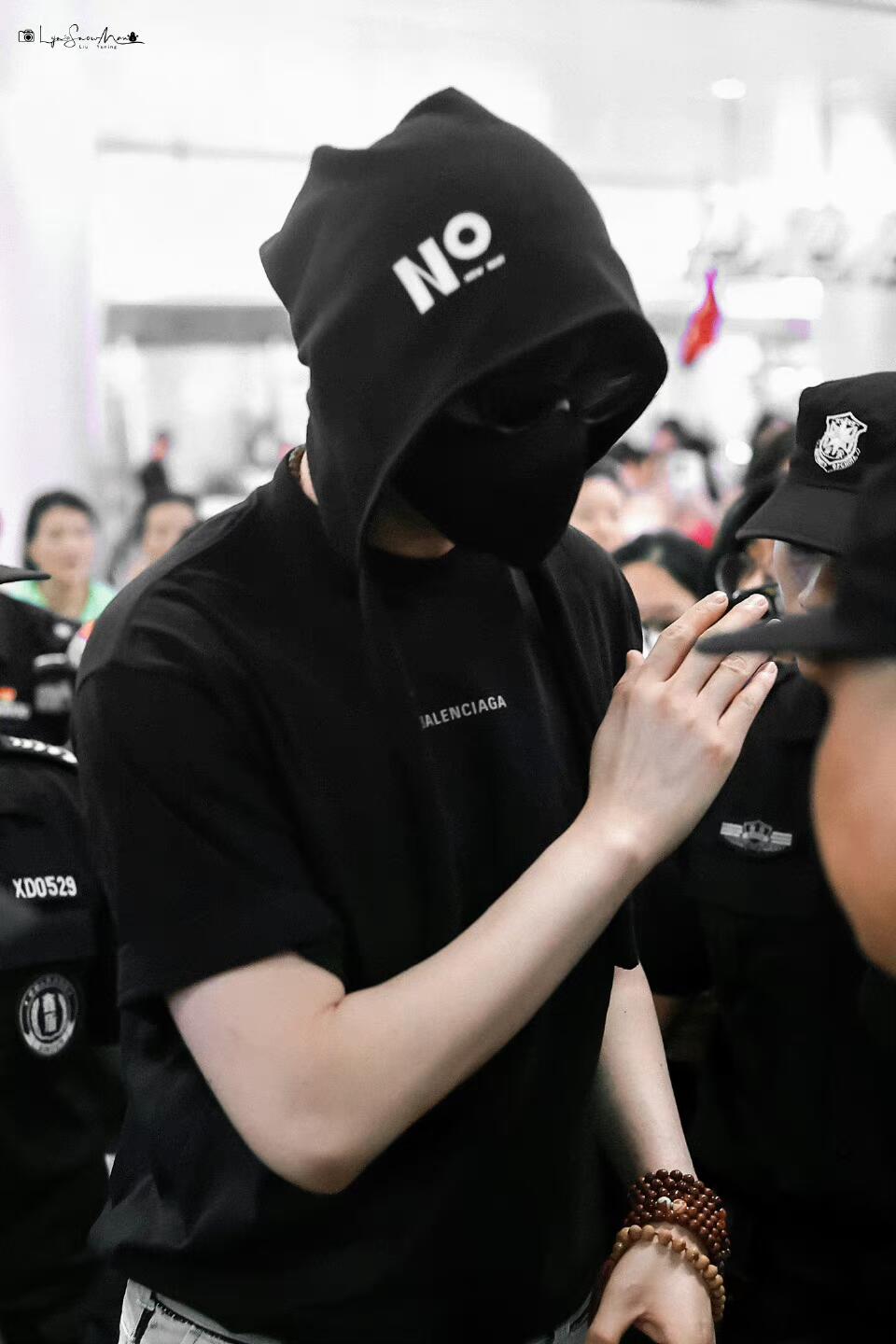 R공장 / 발렌시아가 남성 반팔 티셔츠