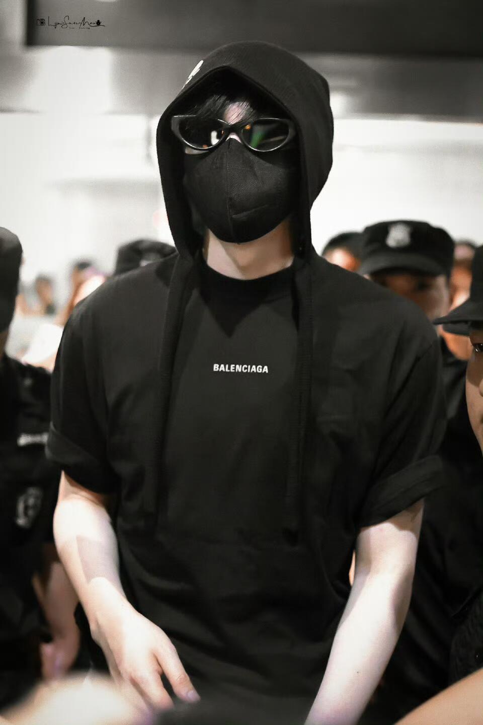 R공장 / 발렌시아가 남성 반팔 티셔츠