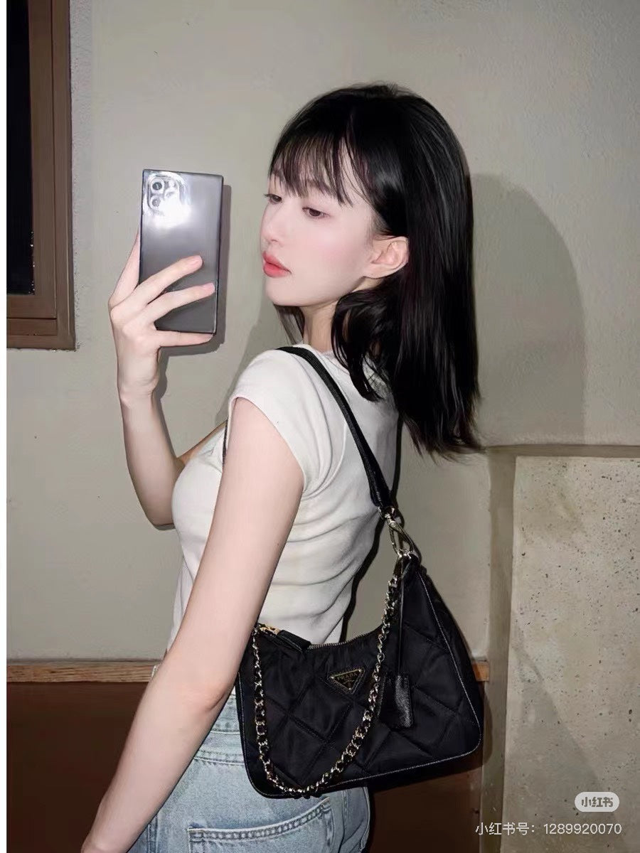양 공장 / 프라다 체인 겨드랑이 가방