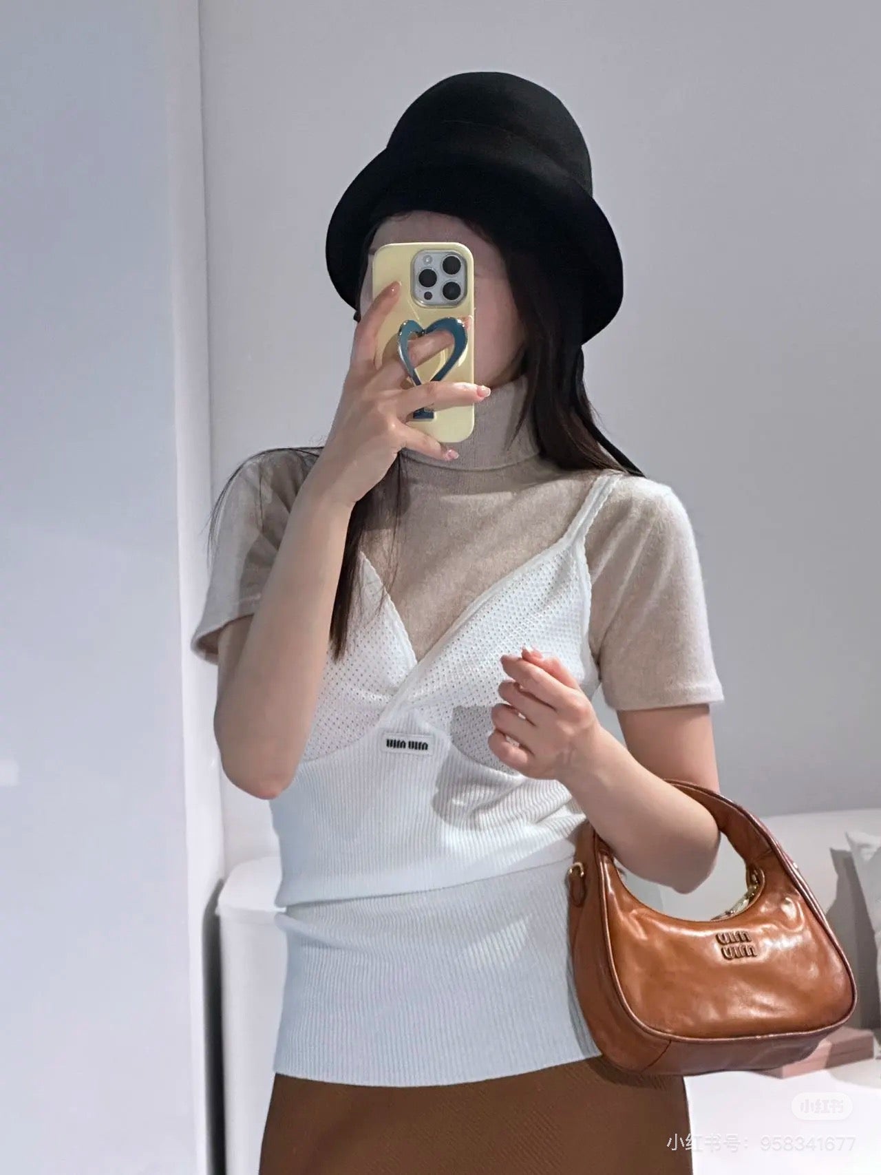 양 공장 / 미우미우 초승달 가방